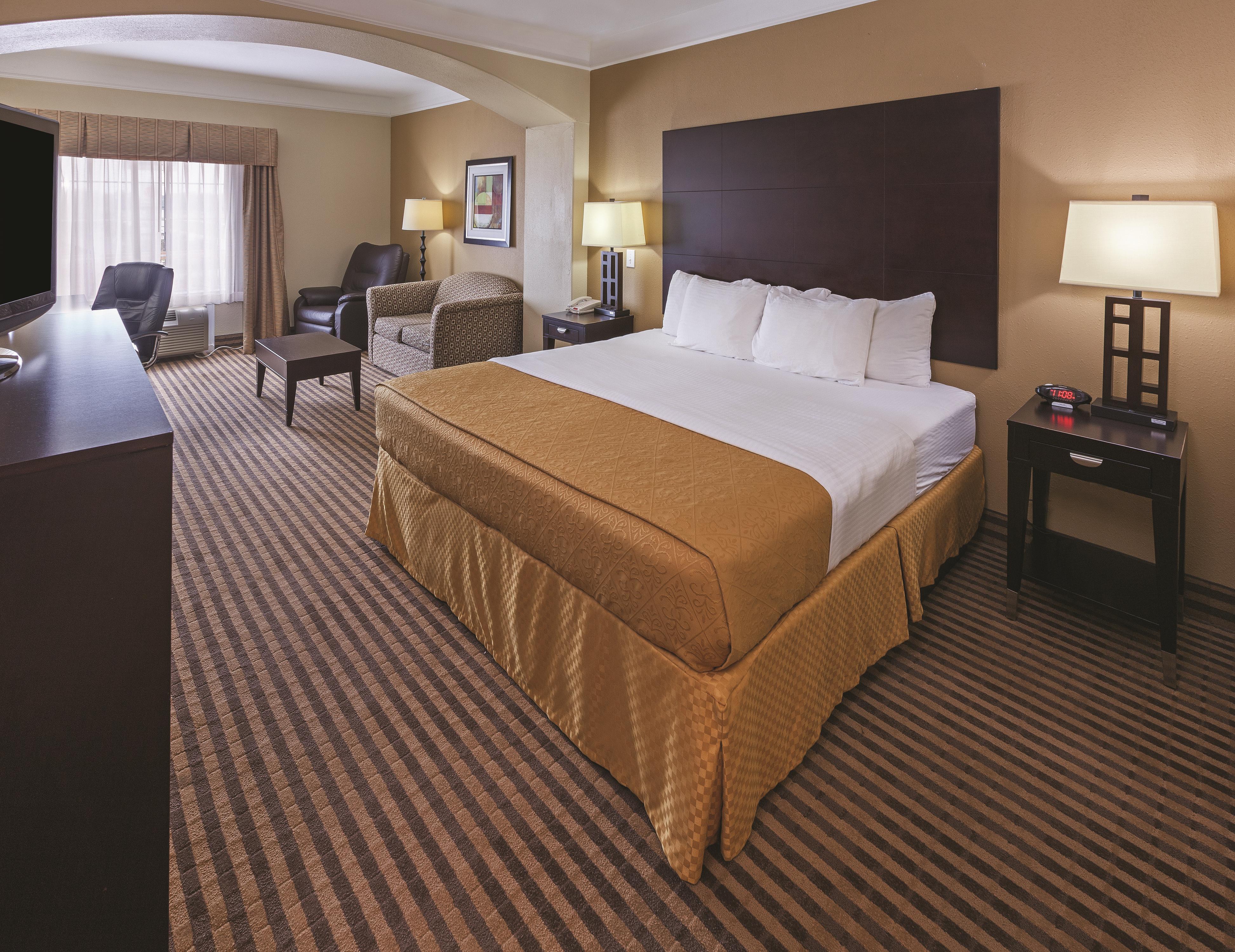 Guest room at the La Quinta Inn & Suites by Wyndham Livingston in Livingston, Texas