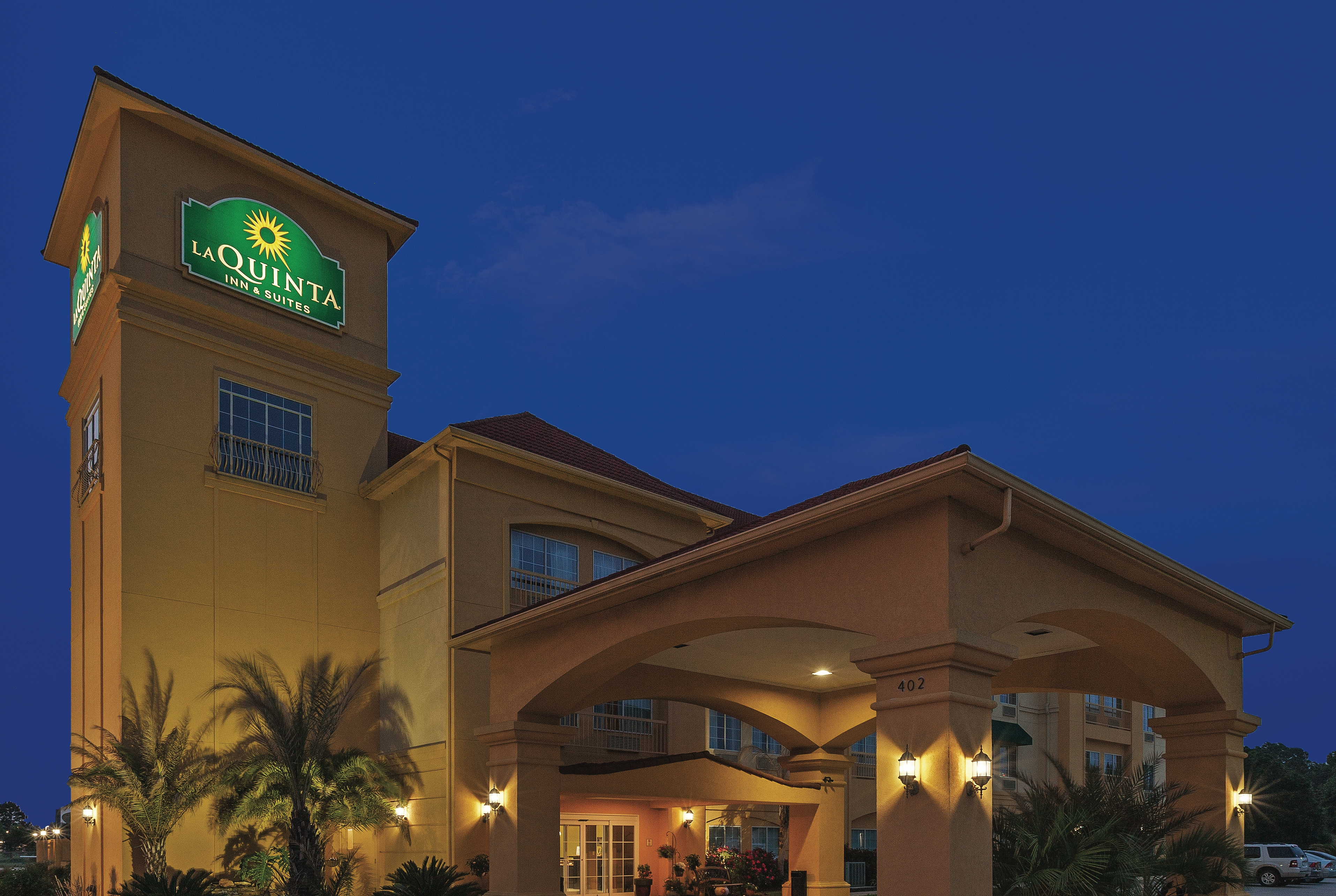 Exterior of La Quinta Inn & Suites by Wyndham Livingston hotel in Livingston, Texas