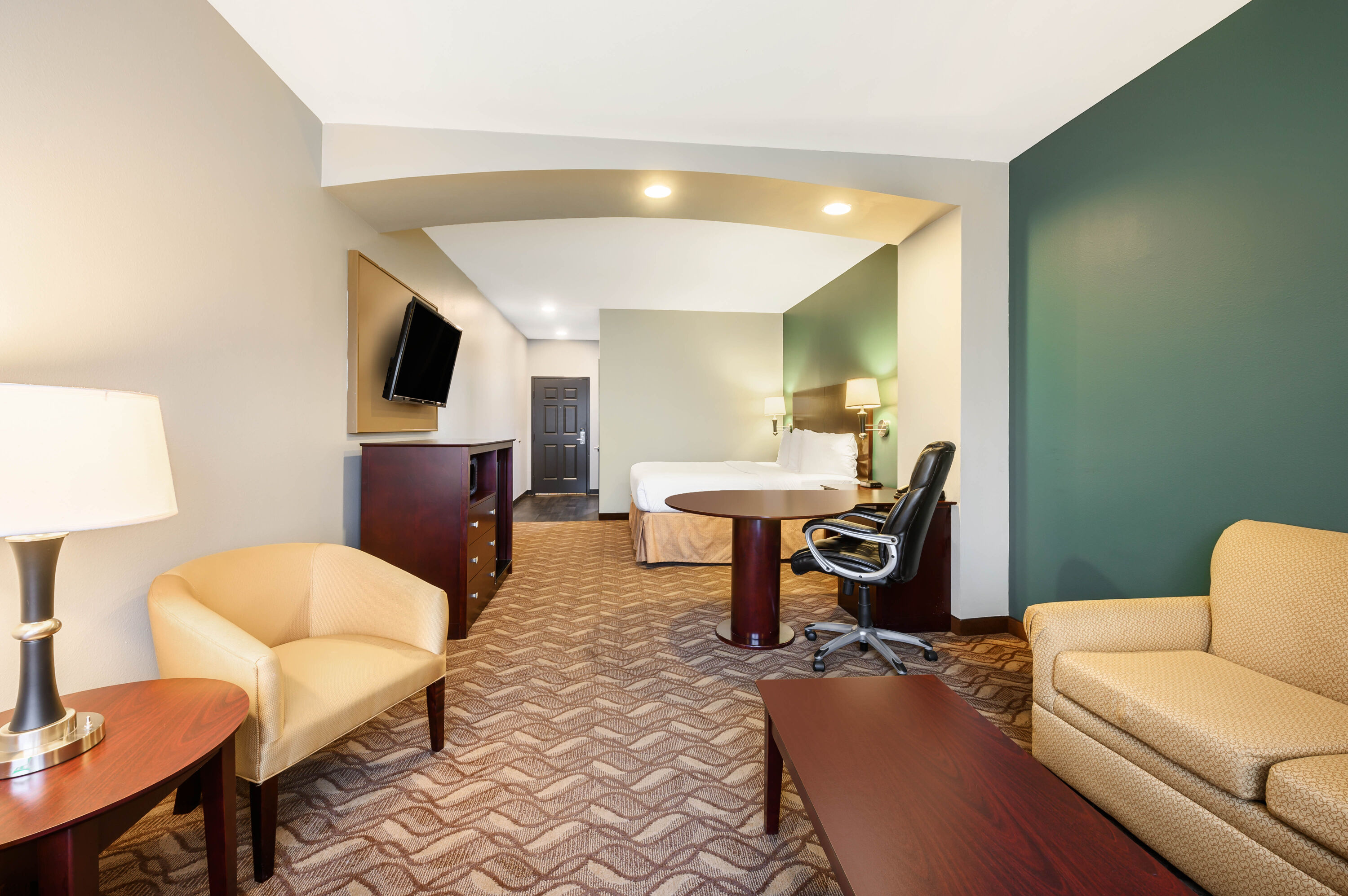La Quinta Inn & Suites by Wyndham Longview North suite in Longview, Texas