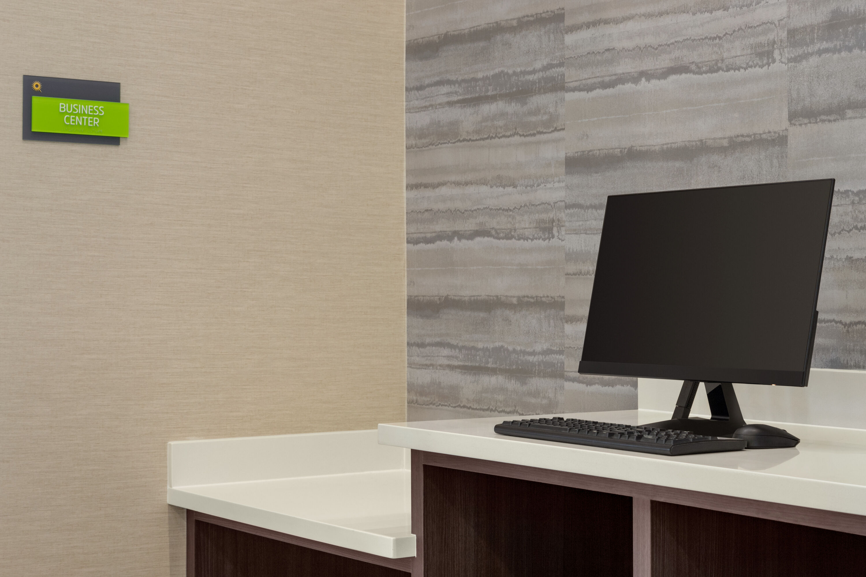 La Quinta Inn & Suites by Wyndham I-20 Longview South business center in Longview, Texas