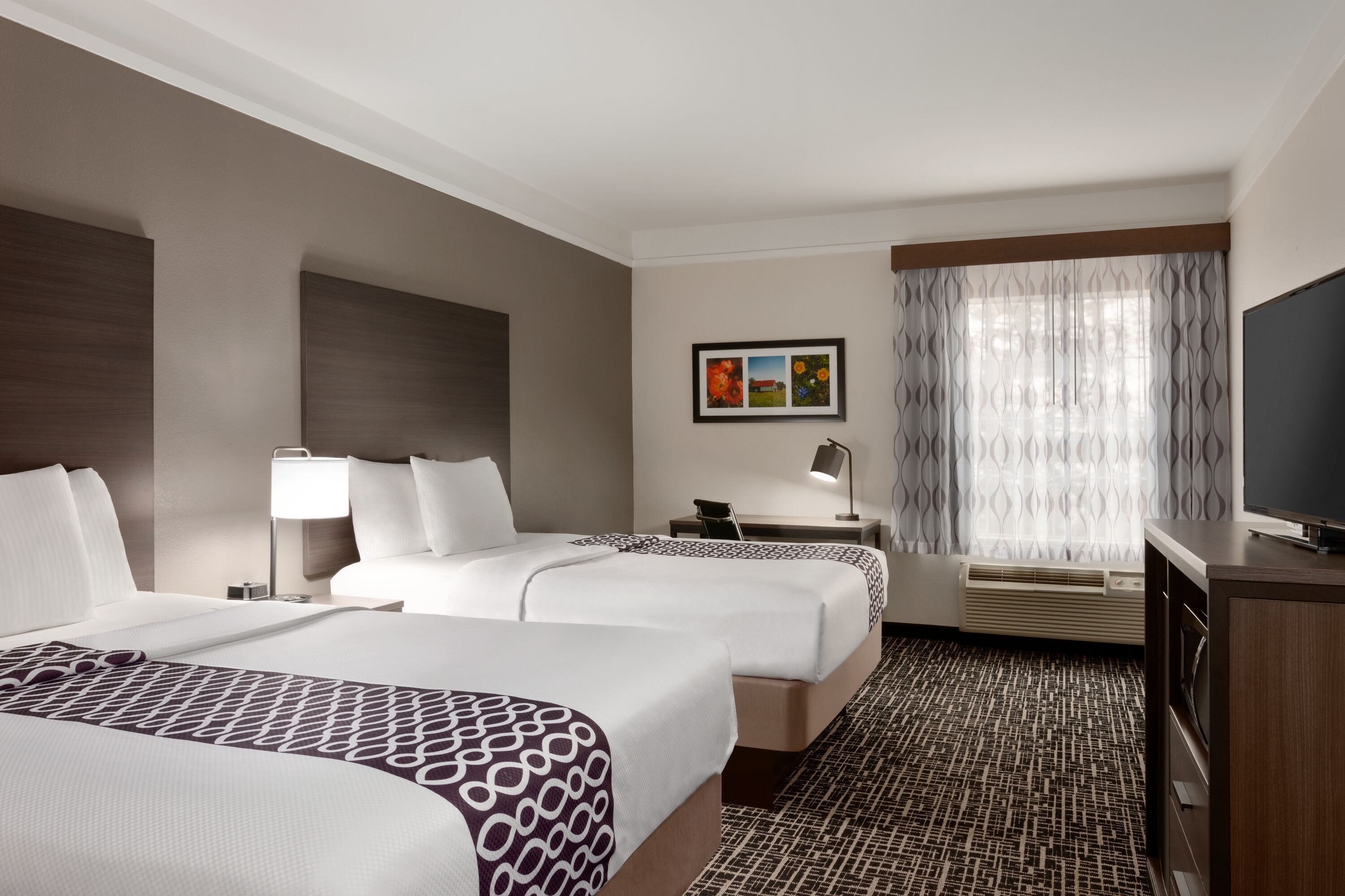 Guest room at the La Quinta Inn & Suites by Wyndham I-20 Longview South in Longview, Texas