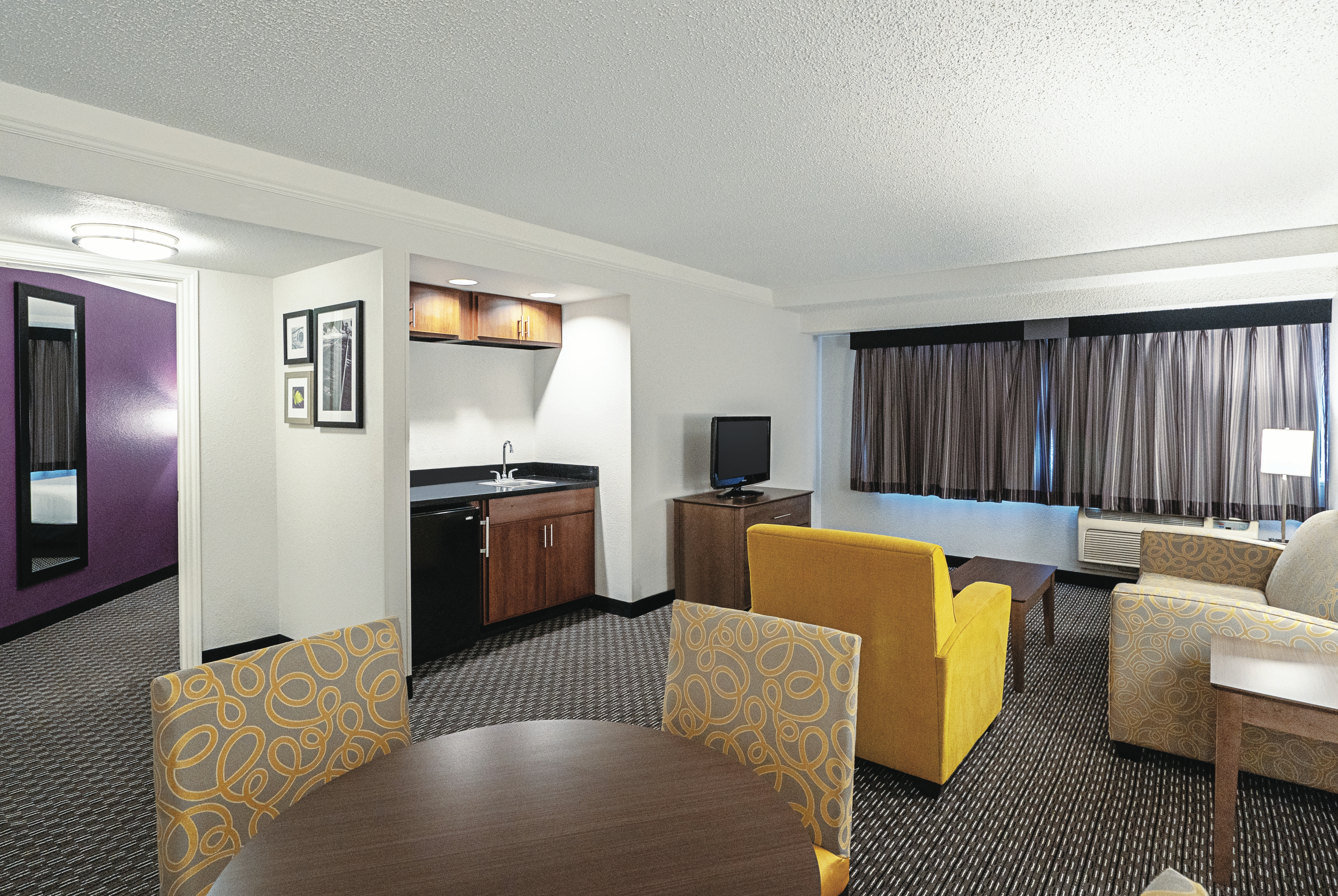 Guest room at the La Quinta Inn & Suites by Wyndham Lubbock West Medical Centr in Lubbock, Texas