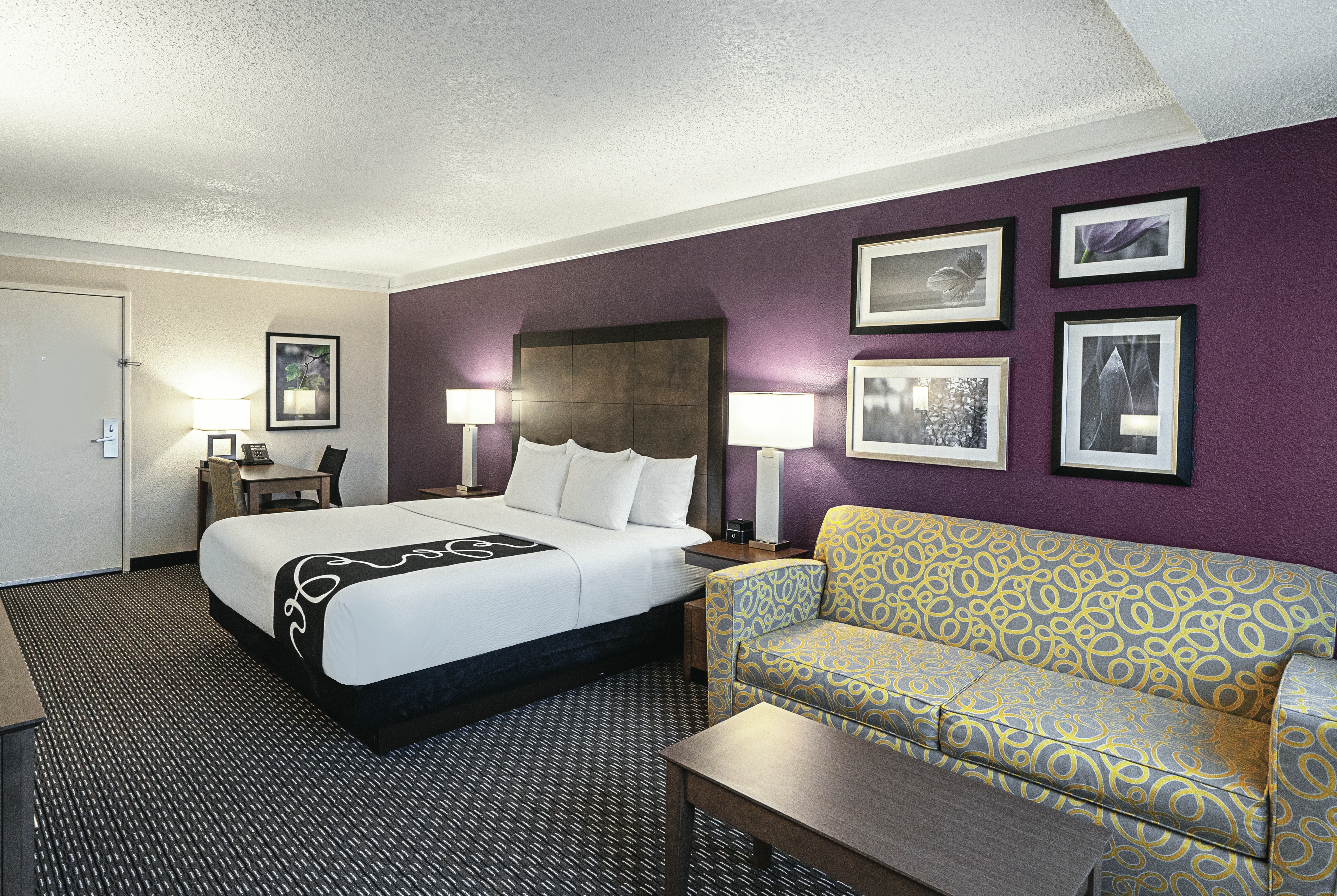 Guest room at the La Quinta Inn & Suites by Wyndham Lubbock West Medical Centr in Lubbock, Texas