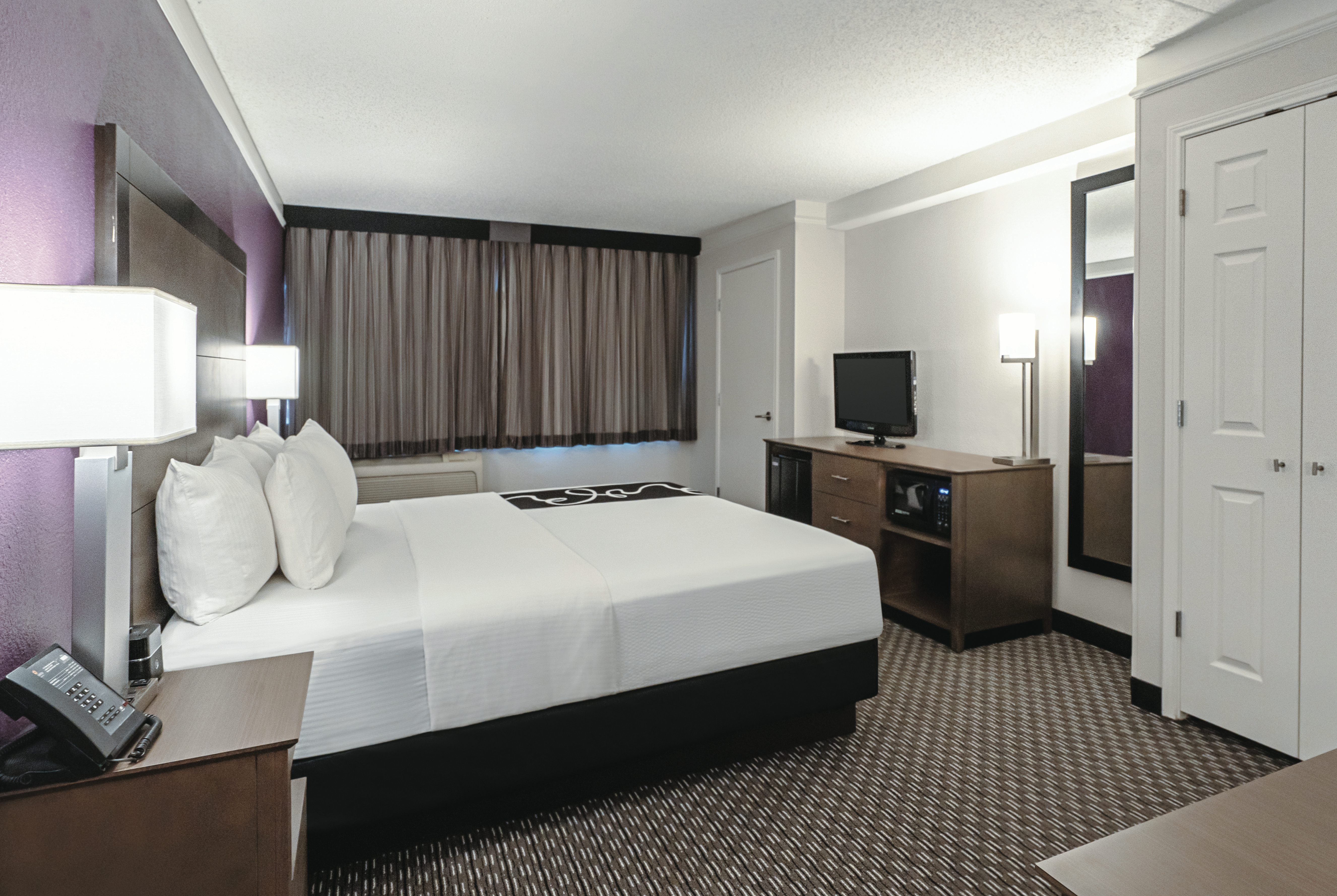 Guest room at the La Quinta Inn & Suites by Wyndham Lubbock West Medical Centr in Lubbock, Texas