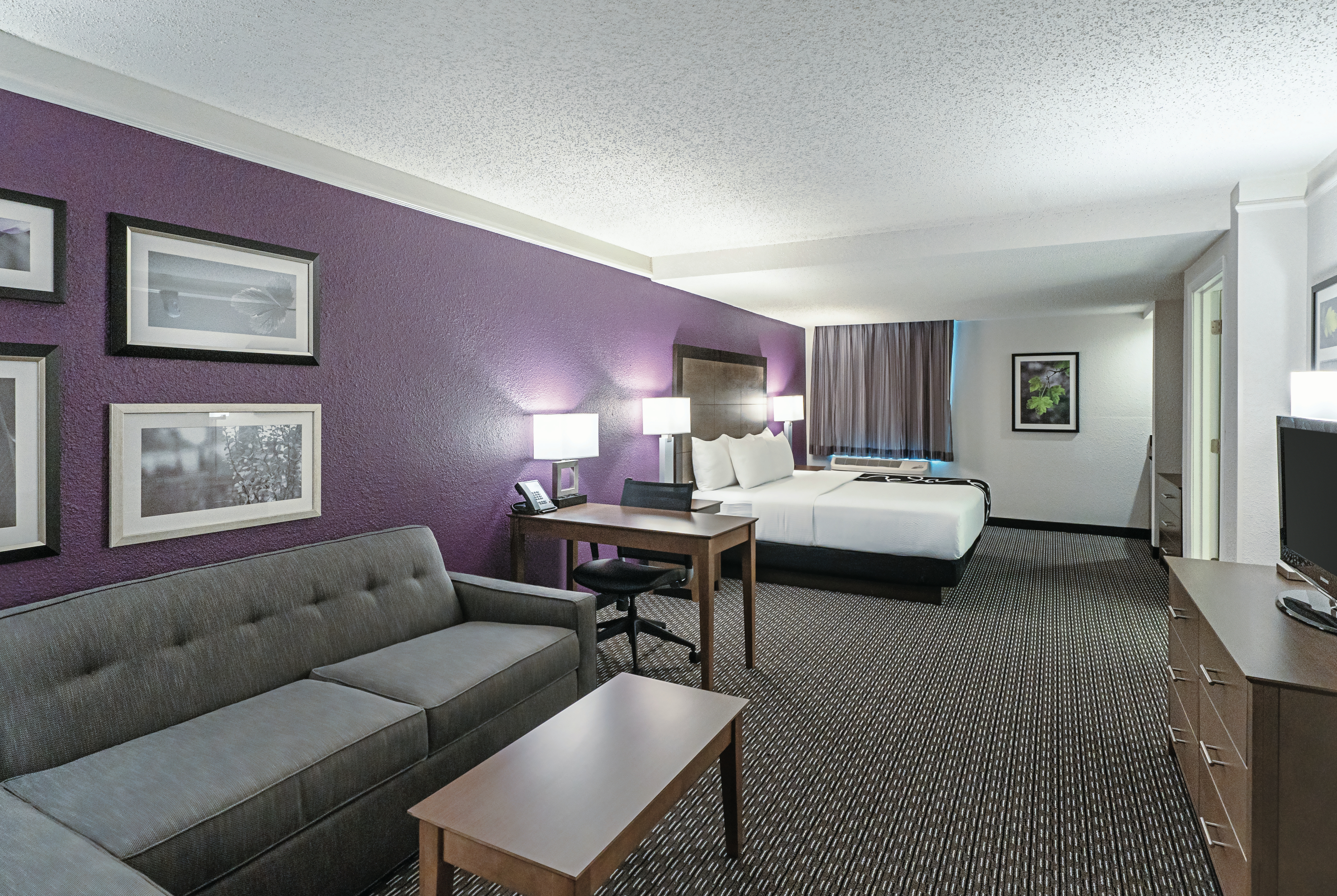 Guest room at the La Quinta Inn & Suites by Wyndham Lubbock West Medical Centr in Lubbock, Texas