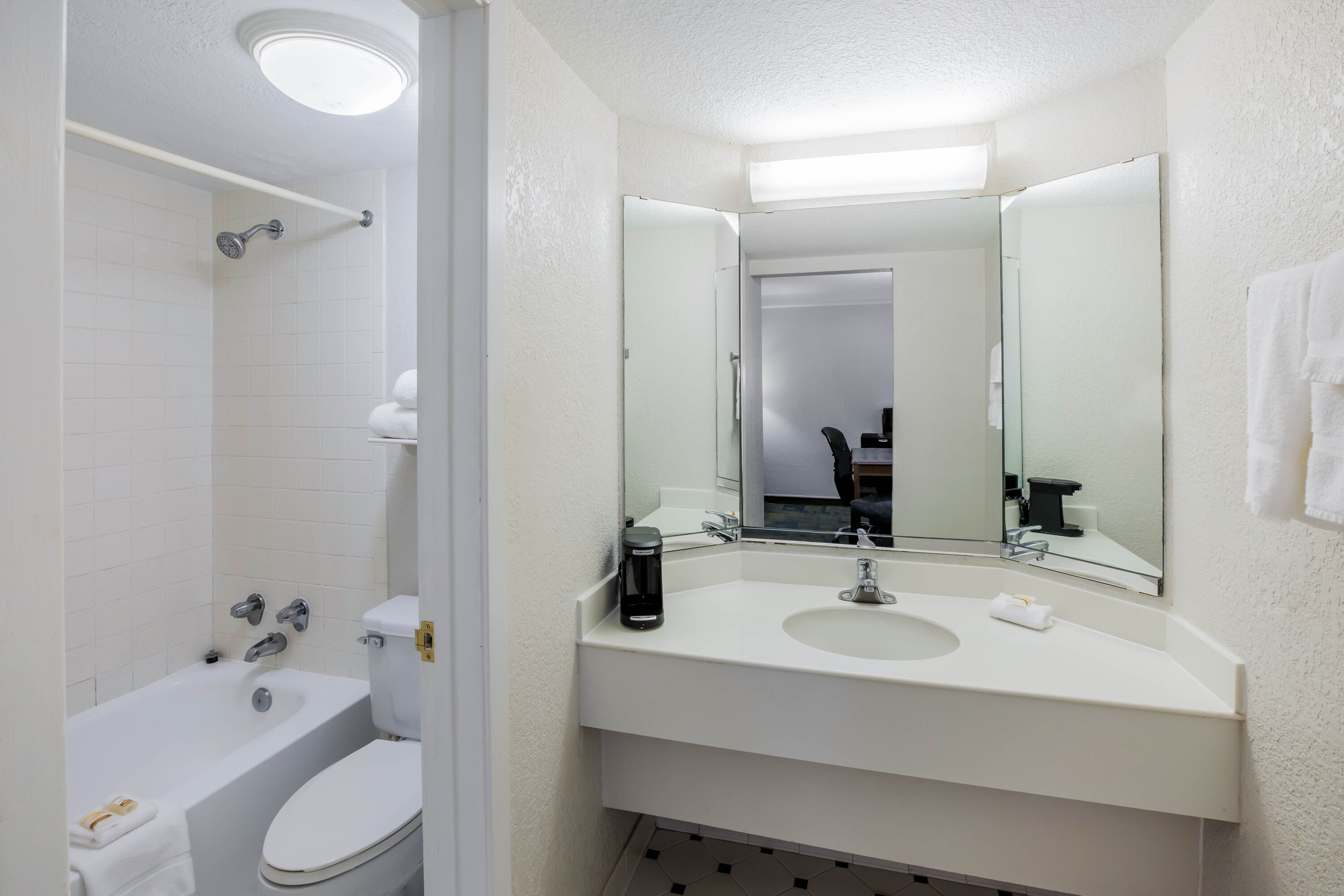 Guest room bath at the La Quinta Inn by Wyndham Lufkin in Lufkin, Texas