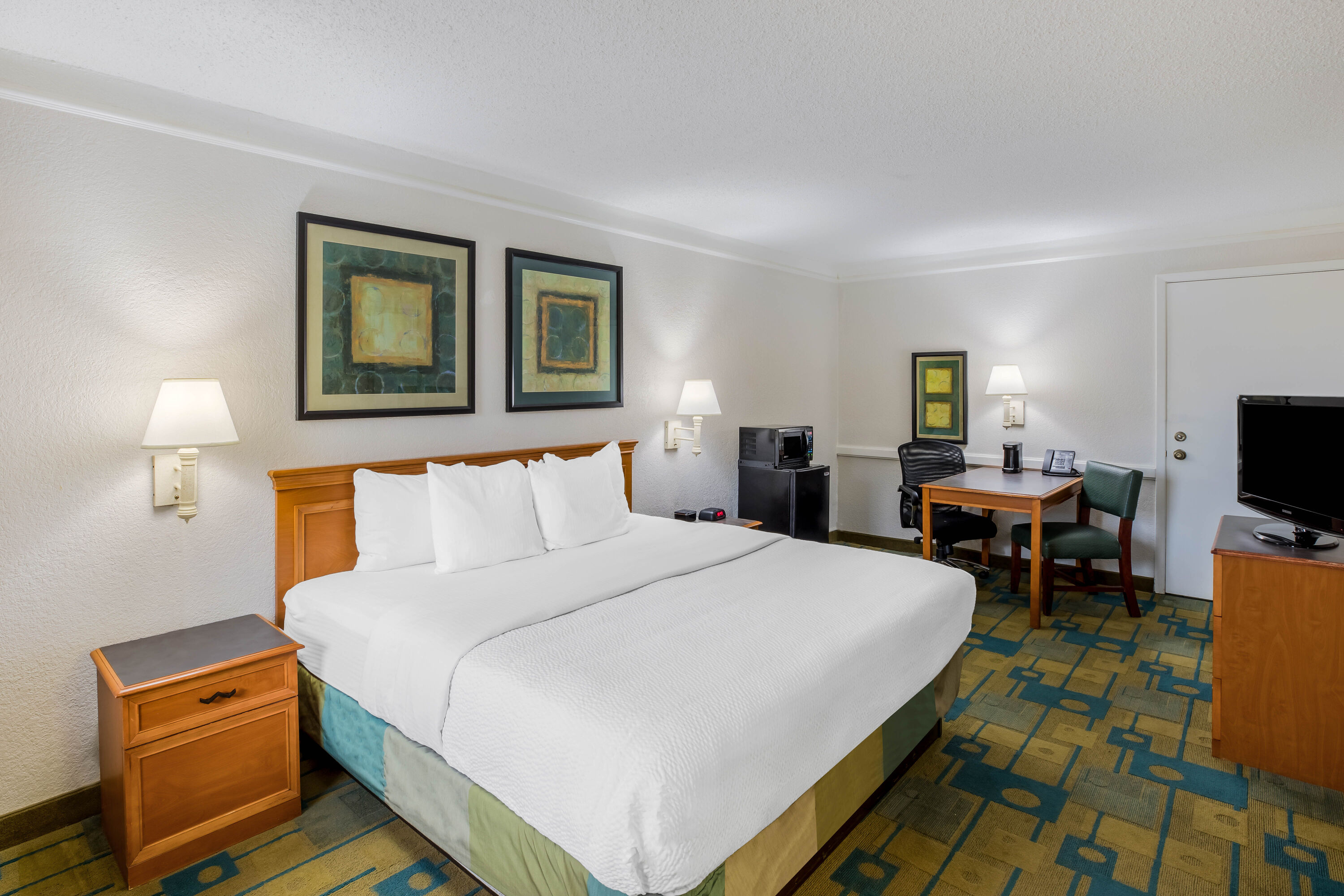 Guest room at the La Quinta Inn by Wyndham Lufkin in Lufkin, Texas