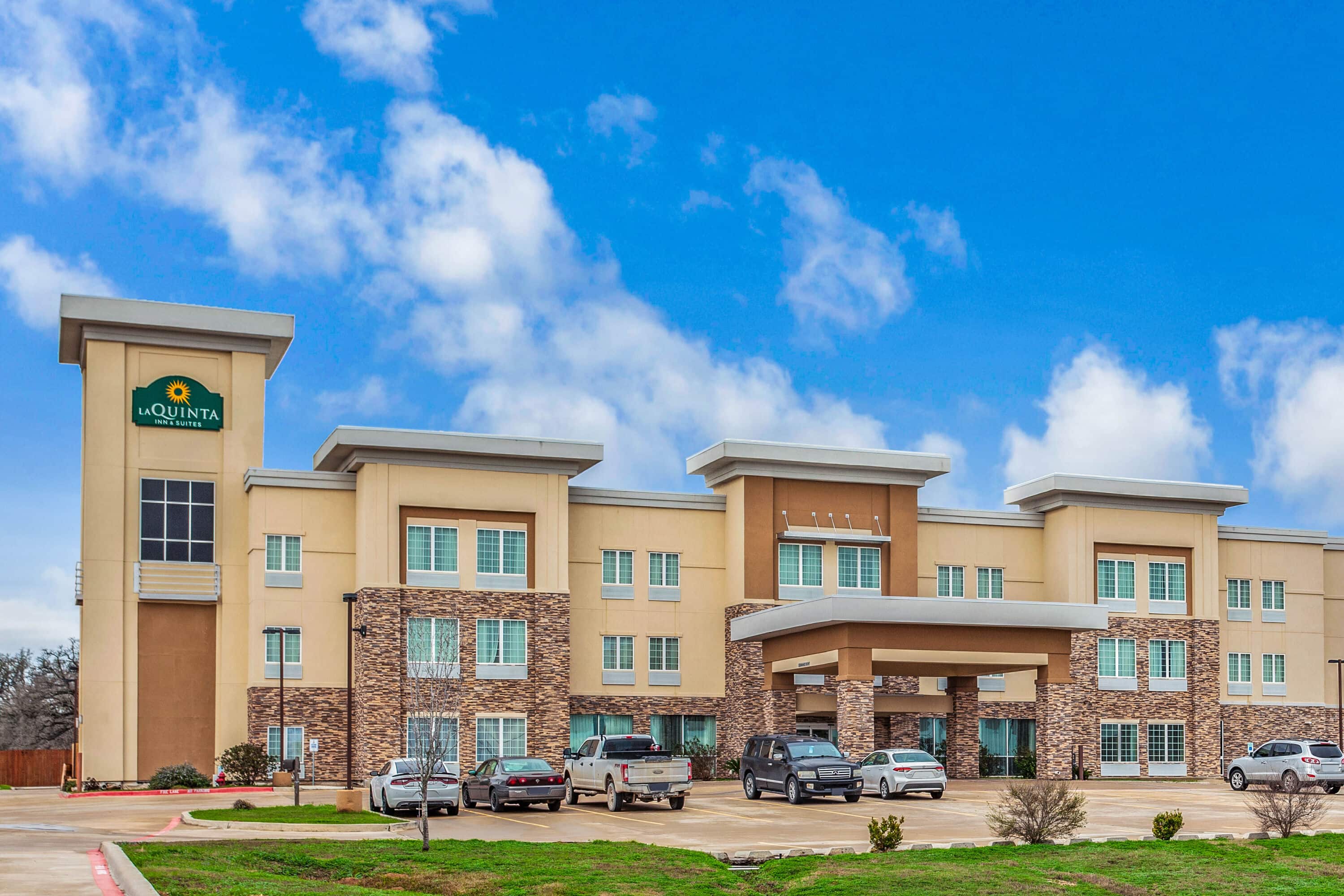 La Quinta Inn & Suites by Wyndham Luling Luling, TX Hotels