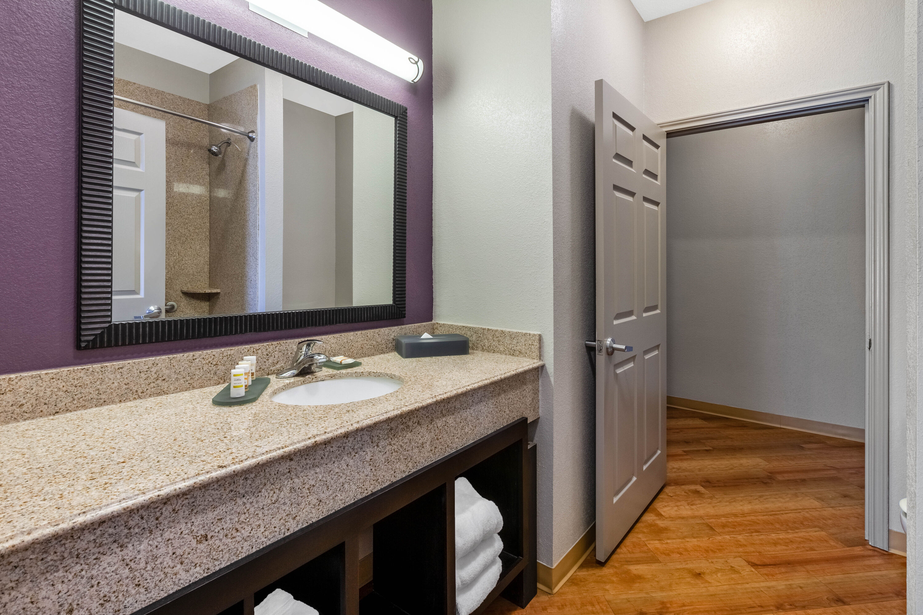 La Quinta Inn & Suites by Wyndham Lumberton | Lumberton, TX Hotels