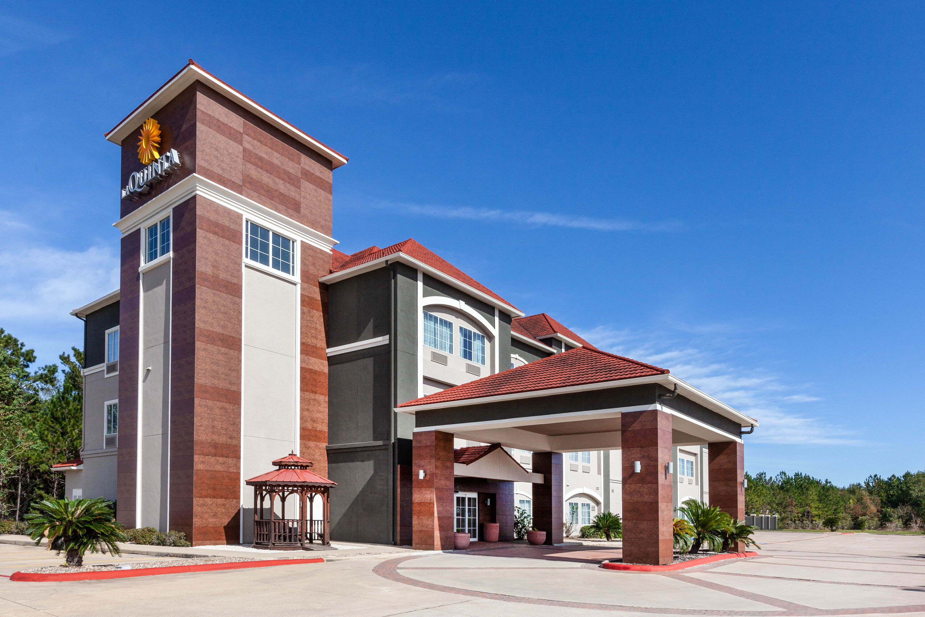 La Quinta Inn & Suites by Wyndham Lumberton Lumberton, TX Hotels