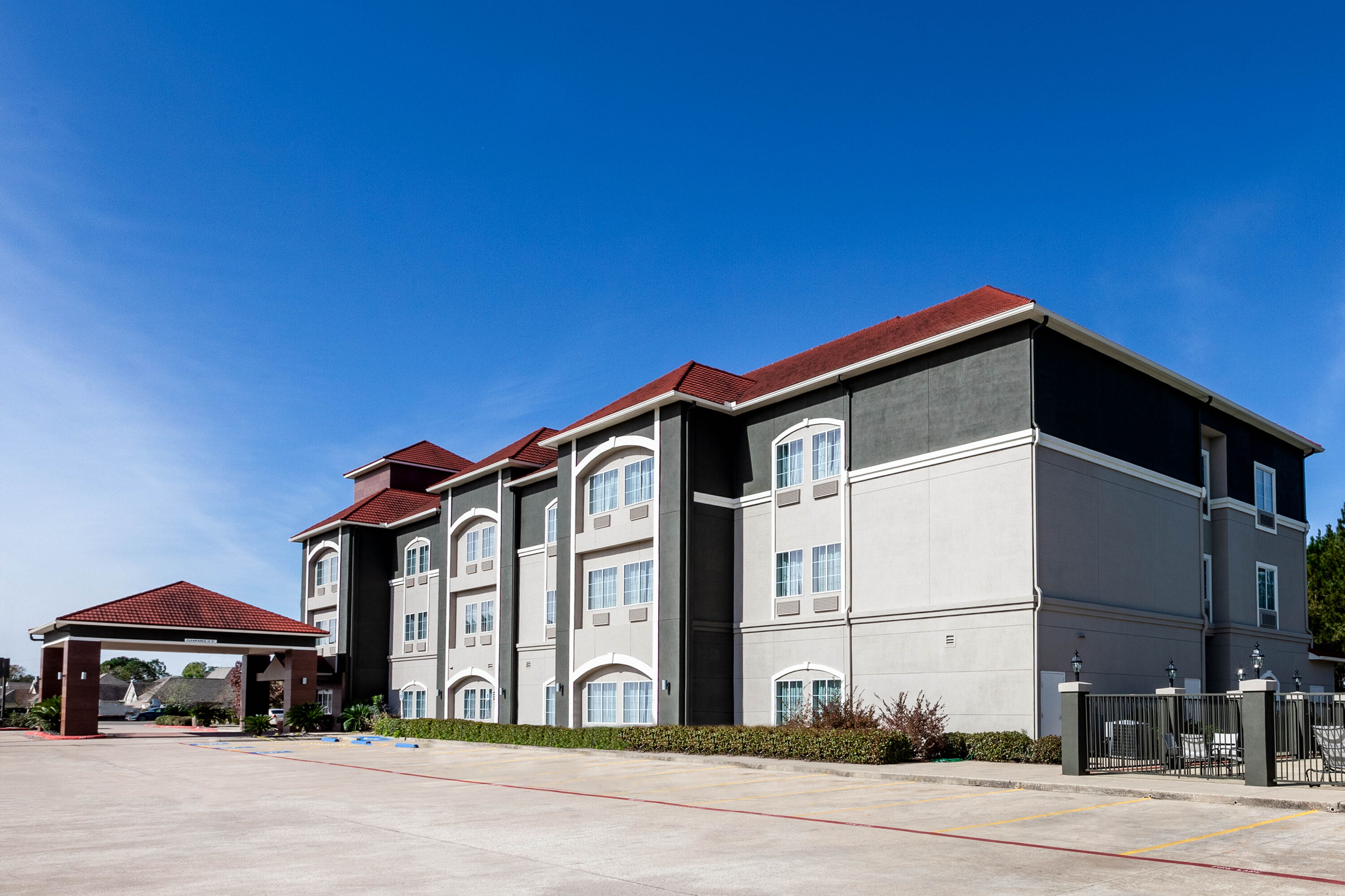 La Quinta Inn & Suites by Wyndham Lumberton | Lumberton, TX Hotels