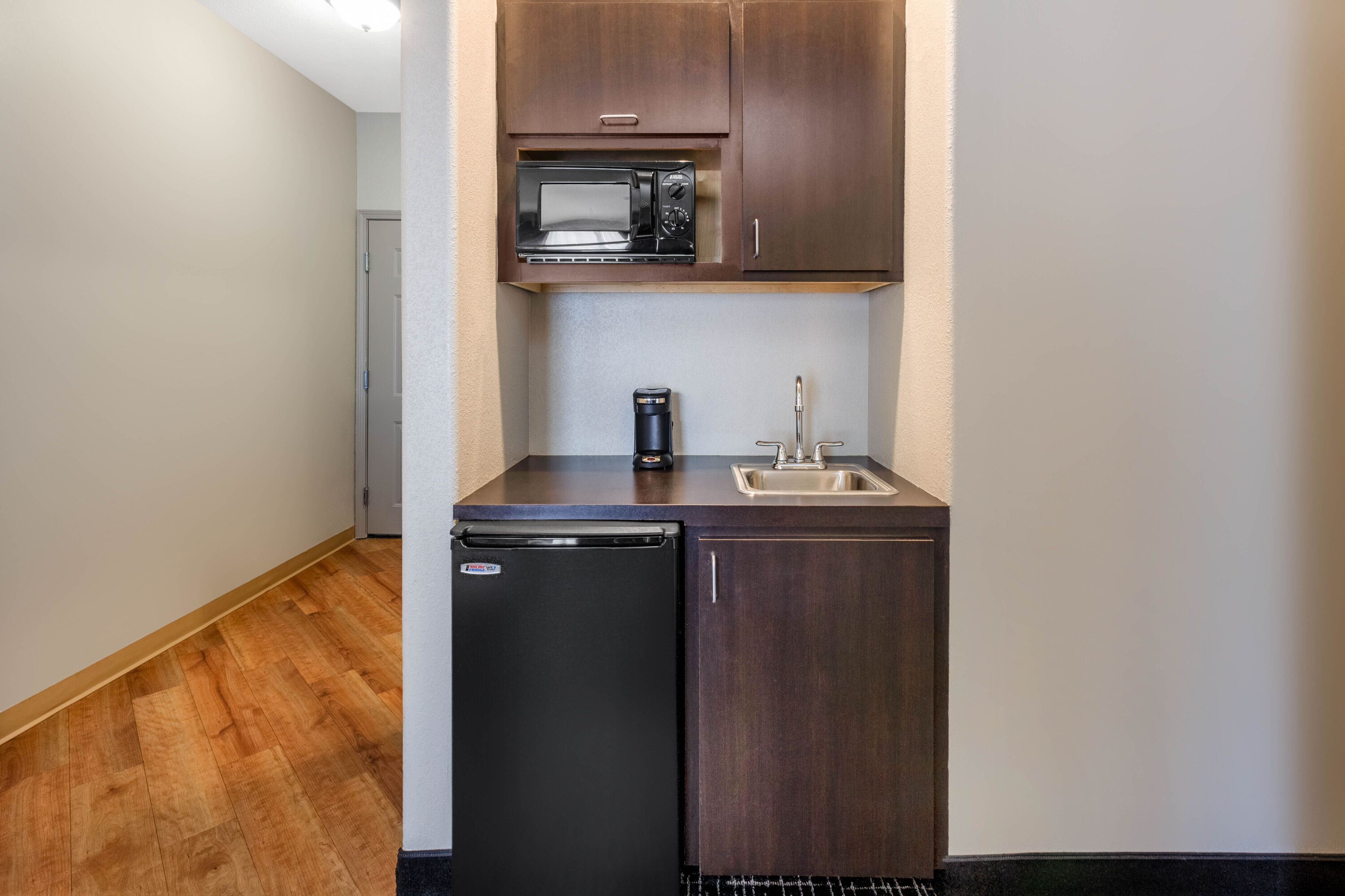 Guest room feature at the La Quinta Inn & Suites by Wyndham Lumberton in Lumberton, Texas