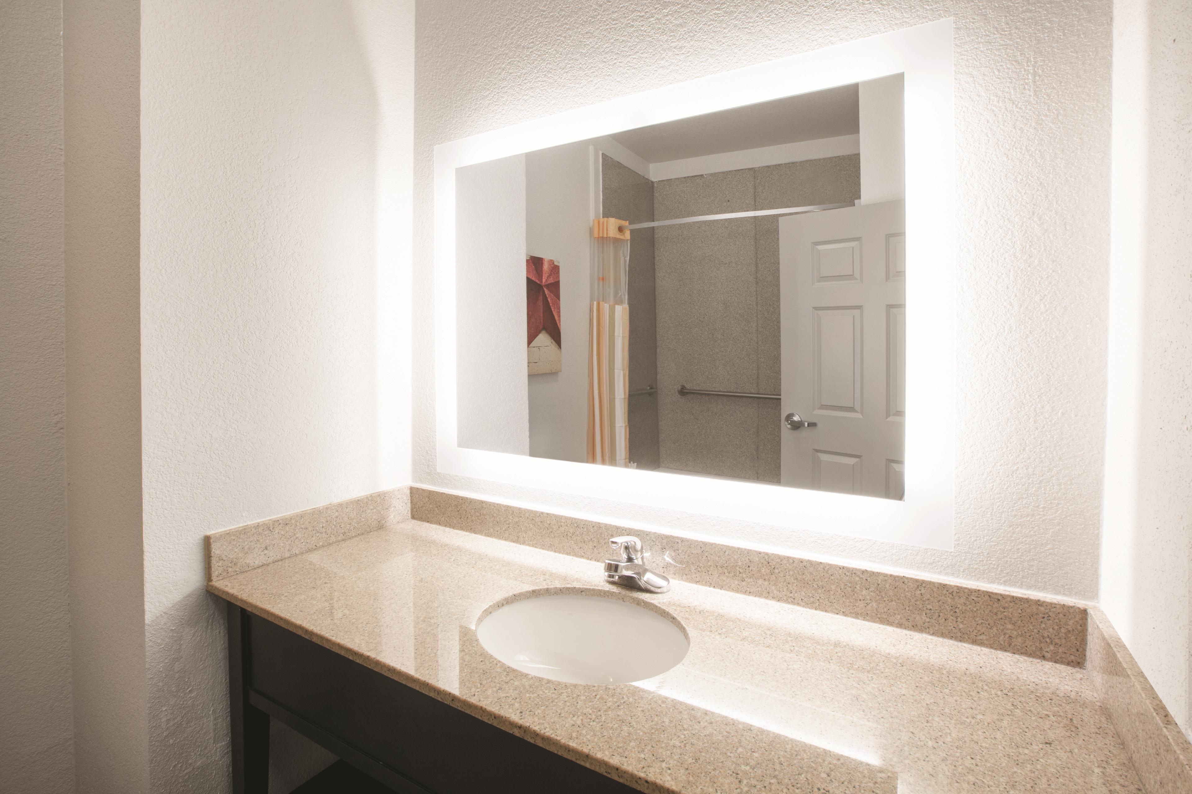 La Quinta Inn Amp Suites By Wyndham Mansfield Tx Mansfield