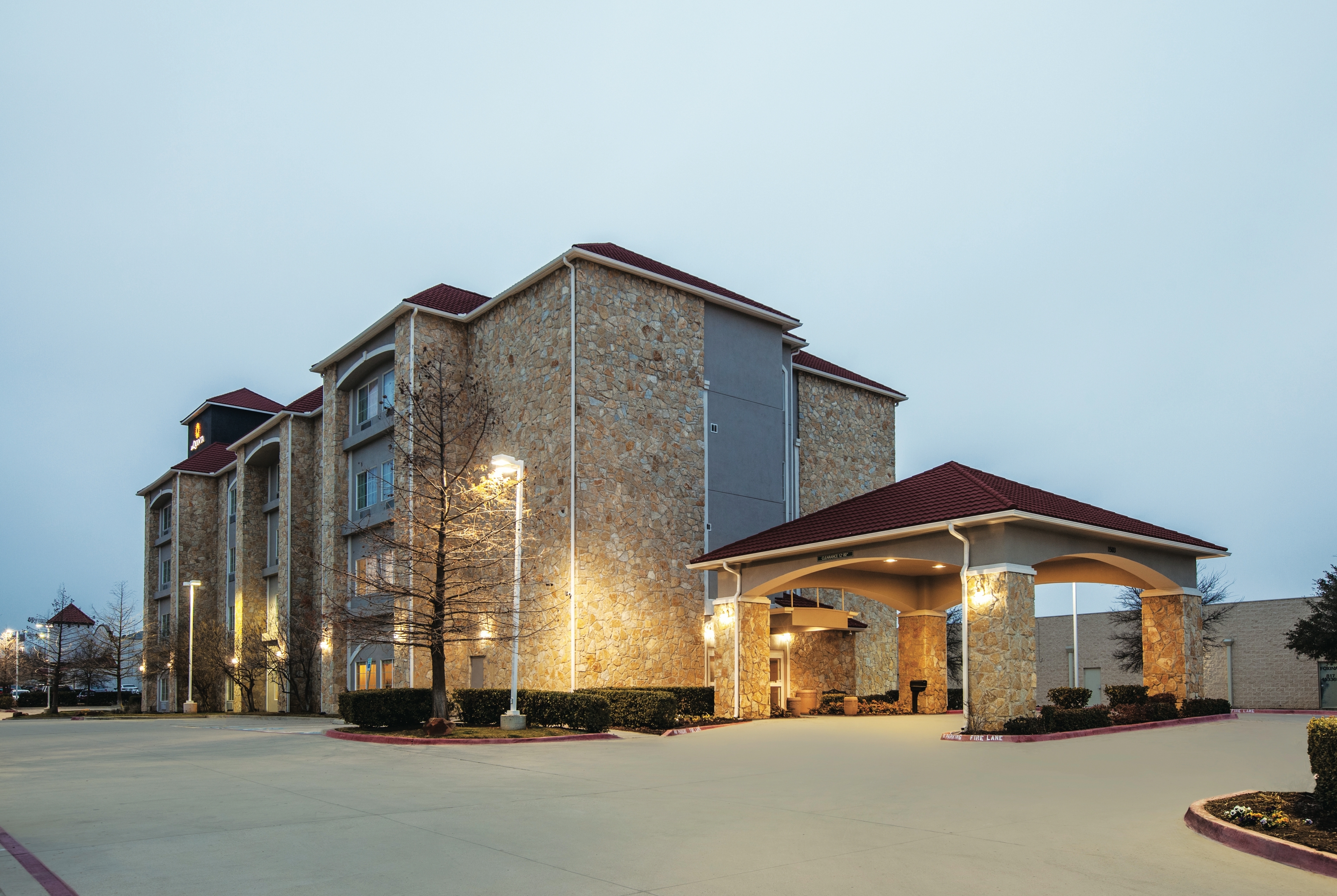 La Quinta Inn & Suites by Wyndham Mansfield TX Mansfield, TX Hotels