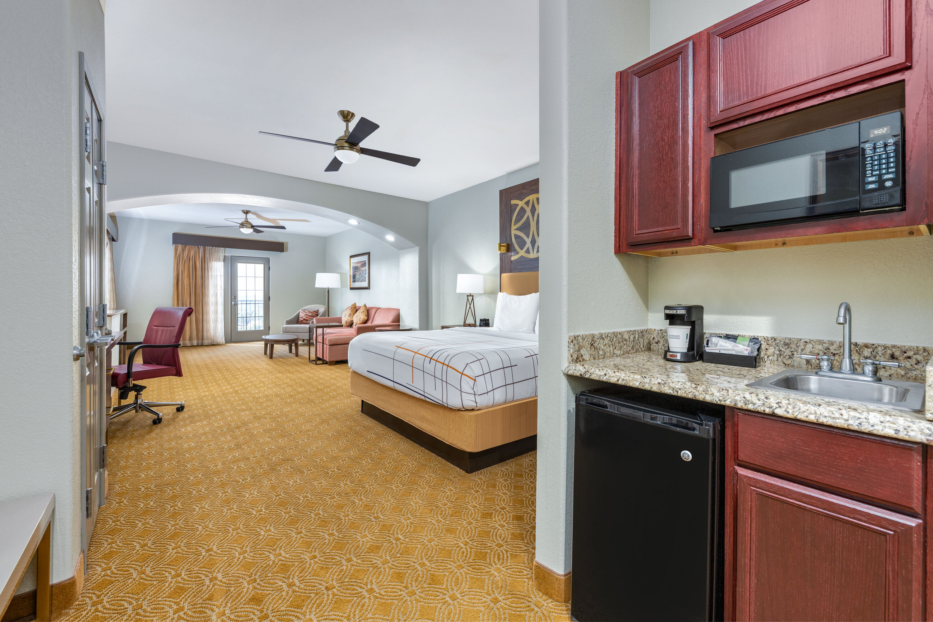 La Quinta Inn & Suites by Wyndham Marble Falls suite in Marble Falls, Texas