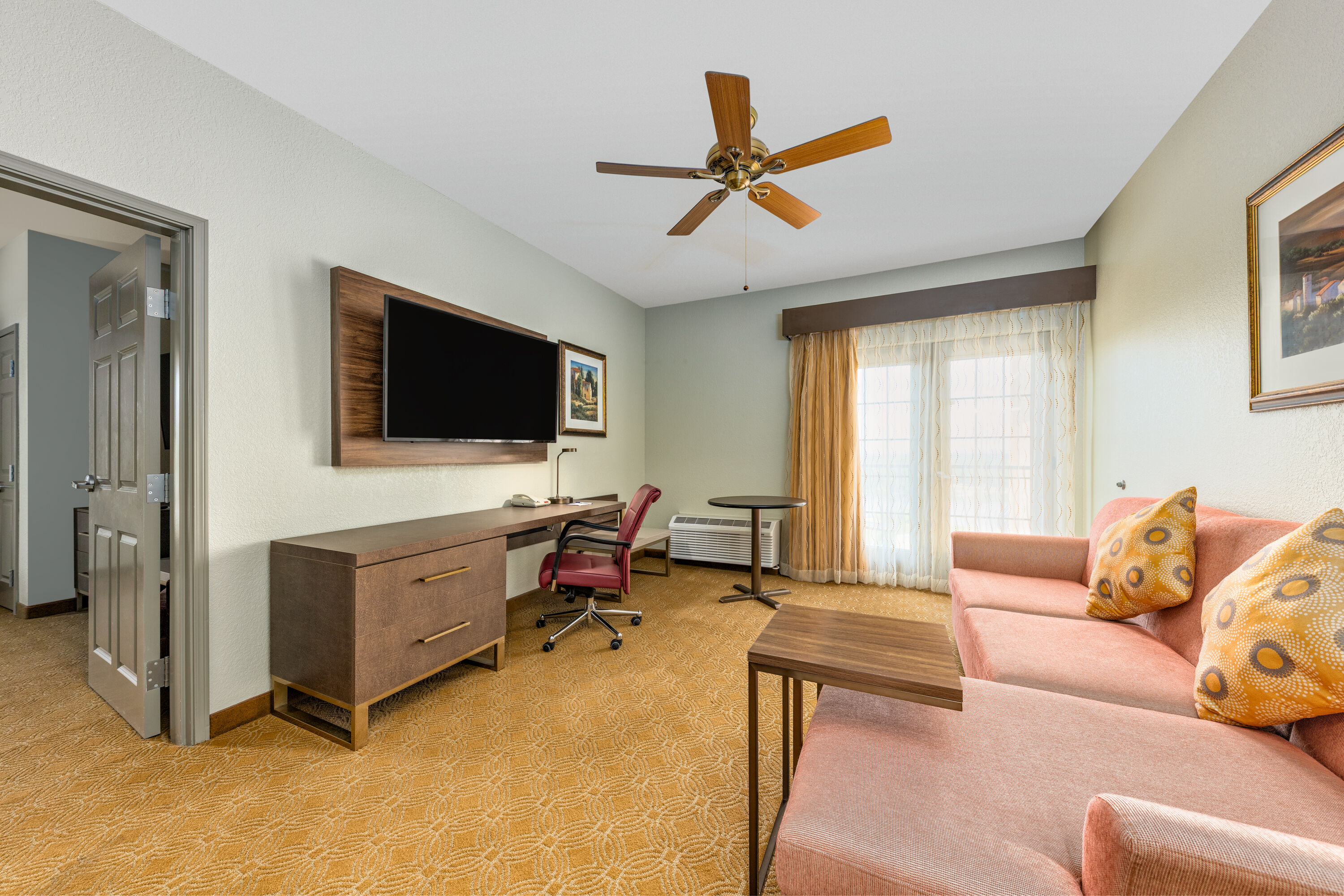 La Quinta Inn & Suites by Wyndham Marble Falls suite in Marble Falls, Texas