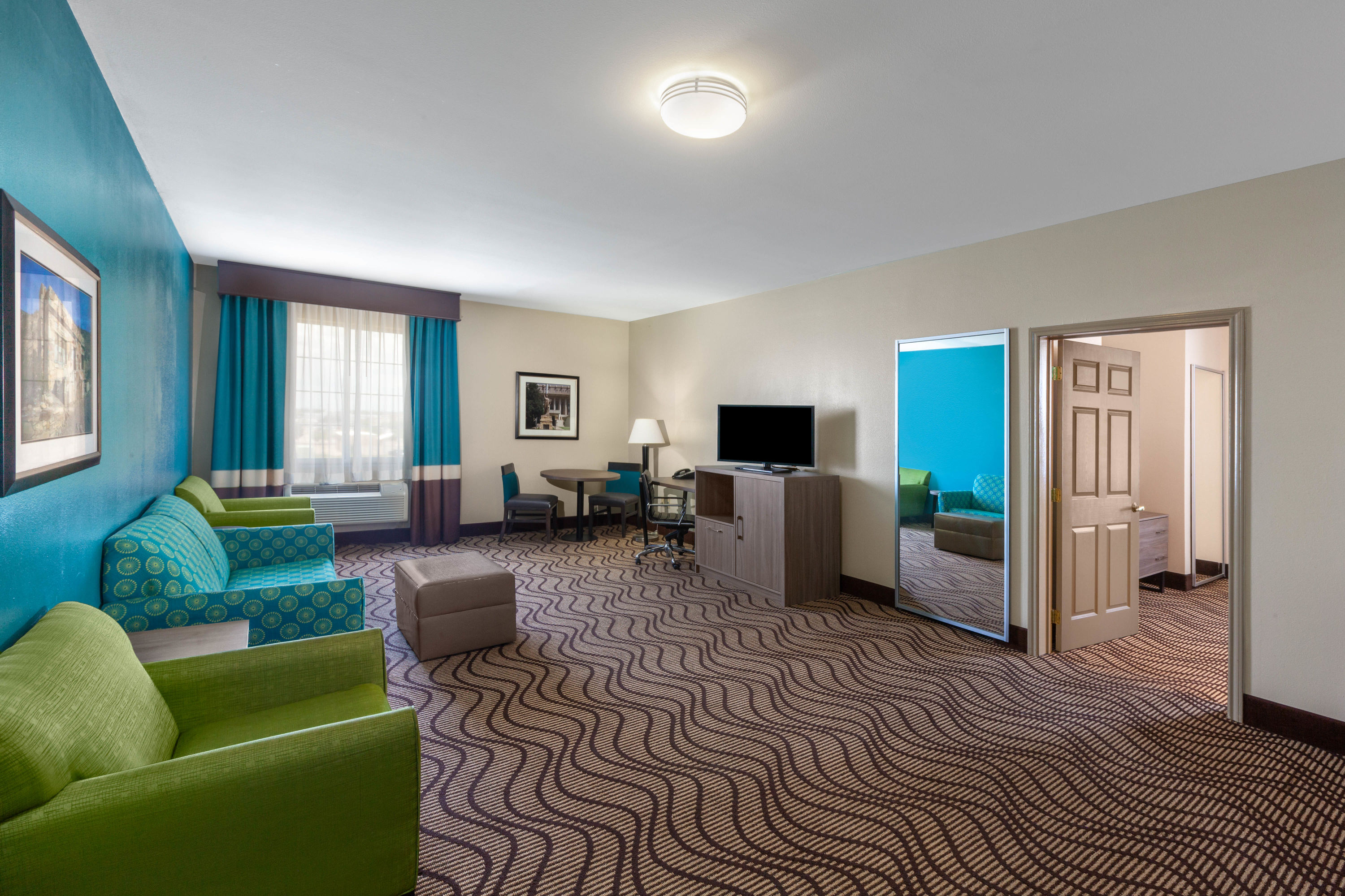 La Quinta Inn & Suites by Wyndham Midland North suite in Midland, Texas