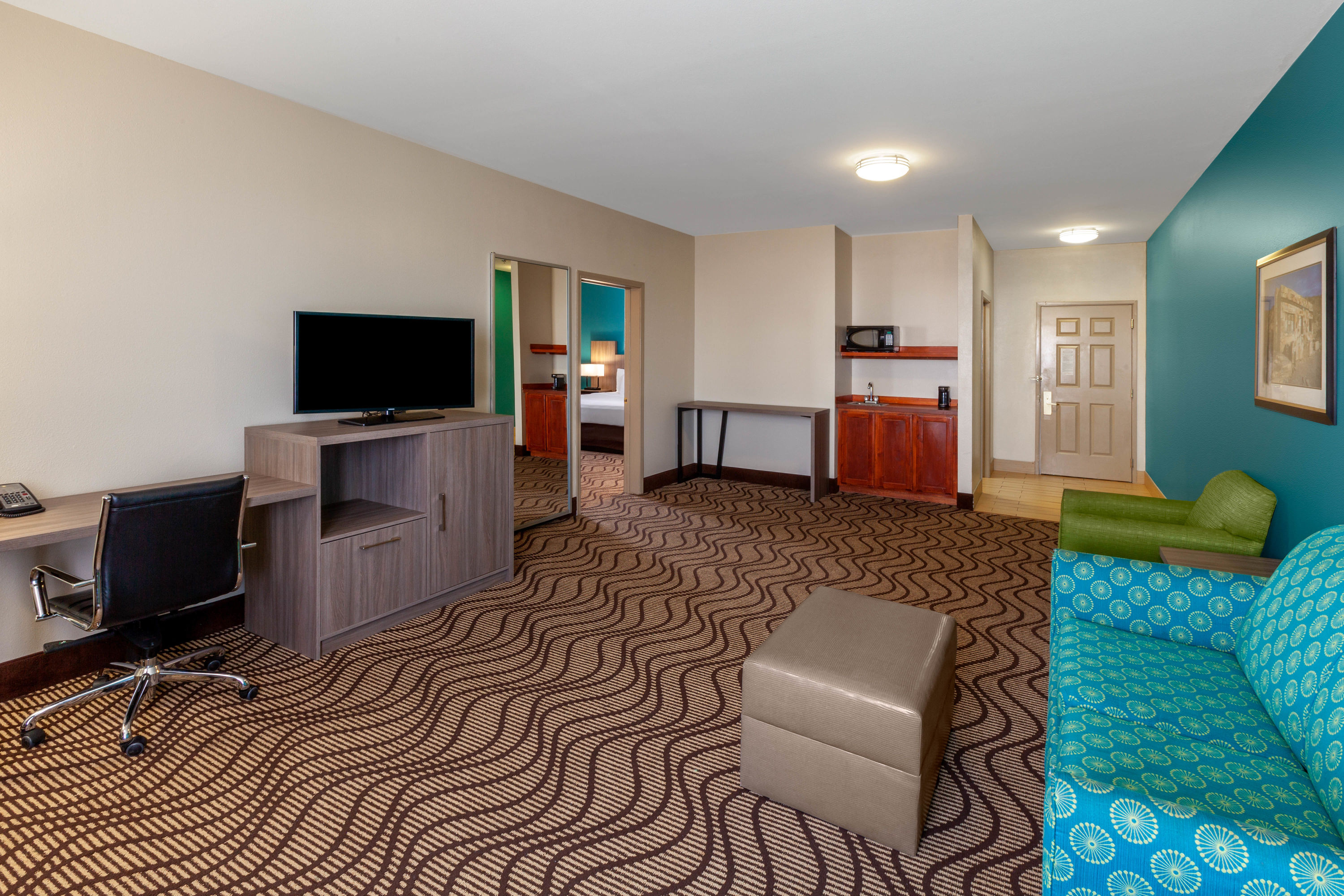 La Quinta Inn & Suites by Wyndham Midland North suite in Midland, Texas