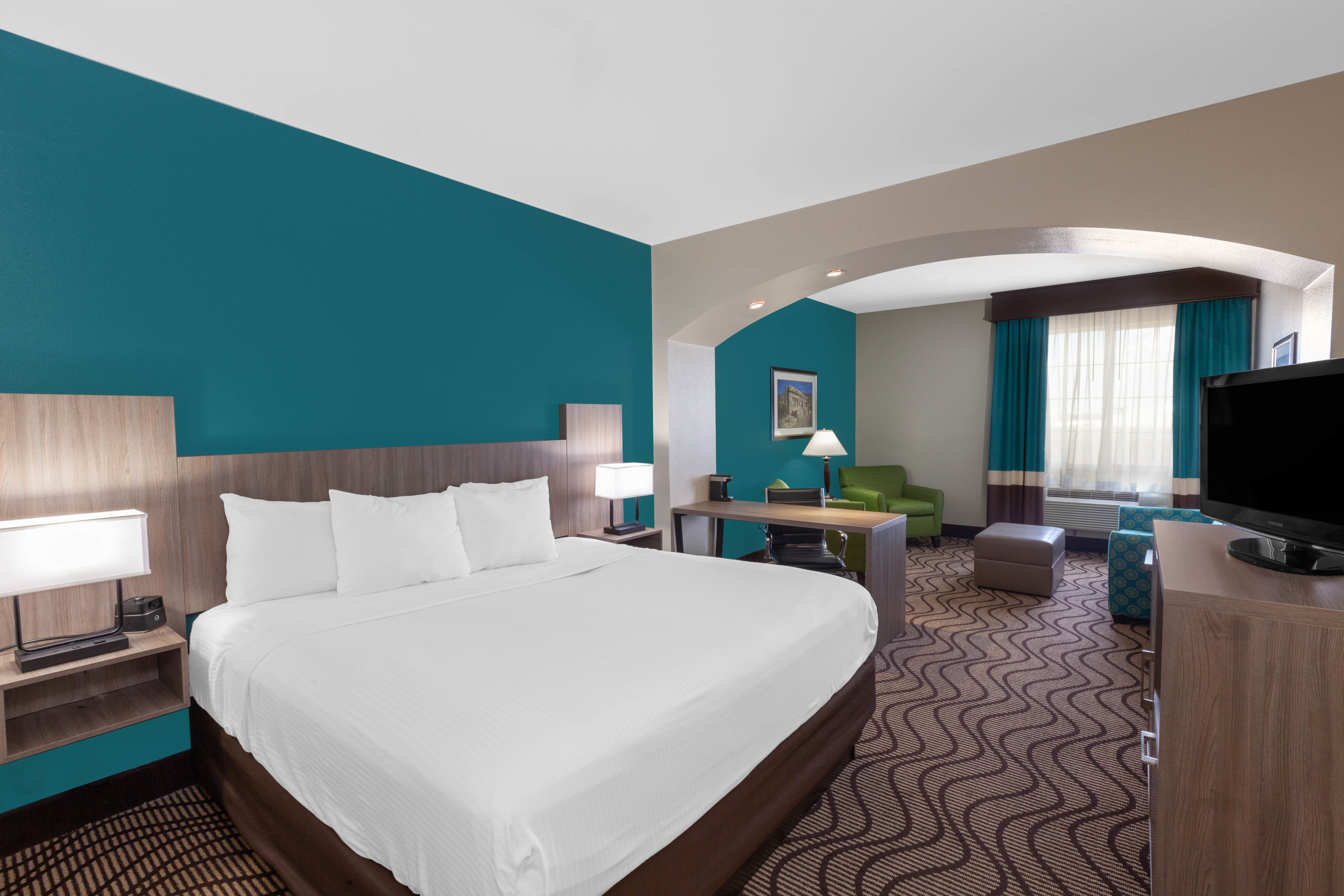 La Quinta Inn & Suites by Wyndham Midland North suite in Midland, Texas