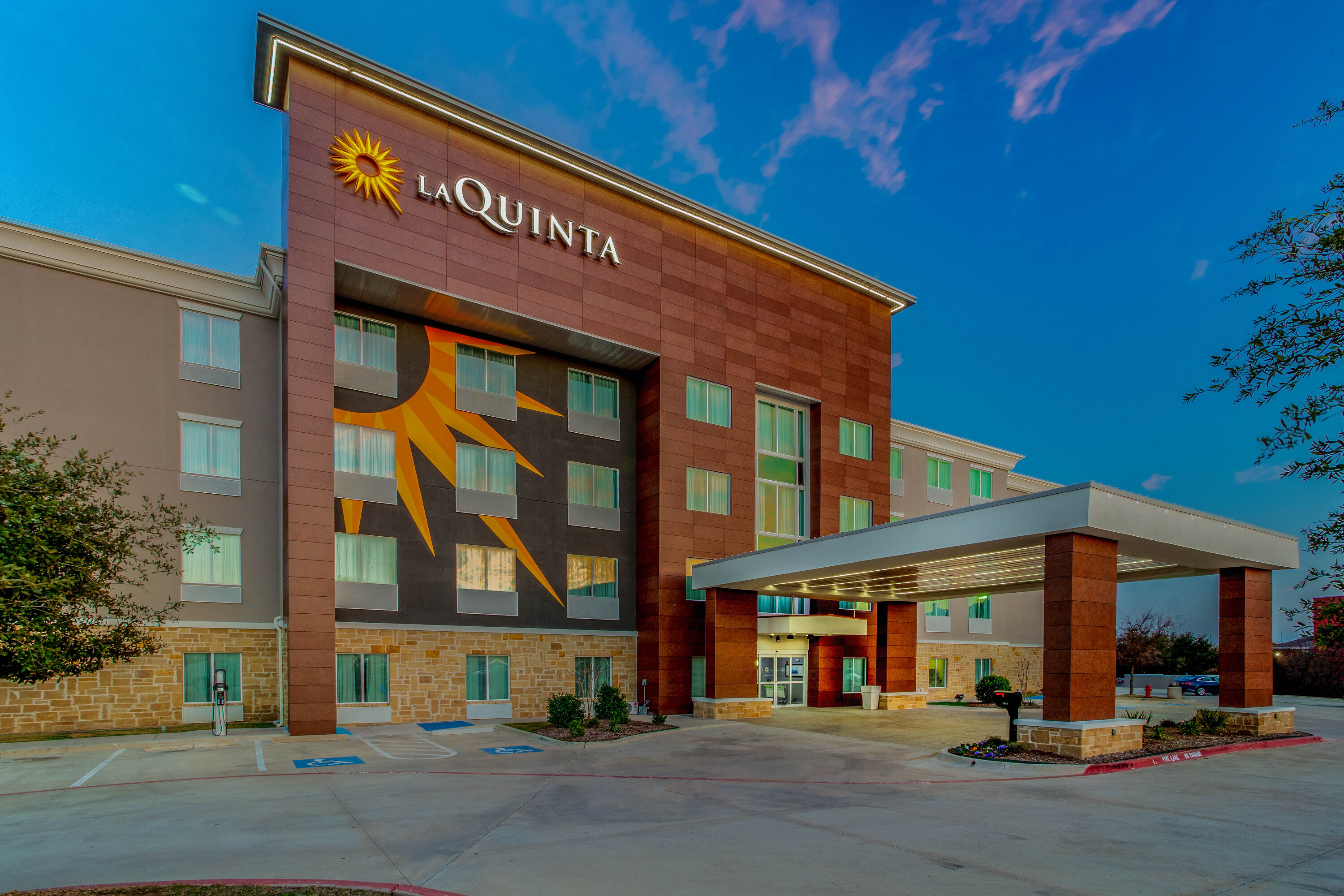 La Quinta Inn & Suites by Wyndham Northlake Ft. Worth Northlake, TX