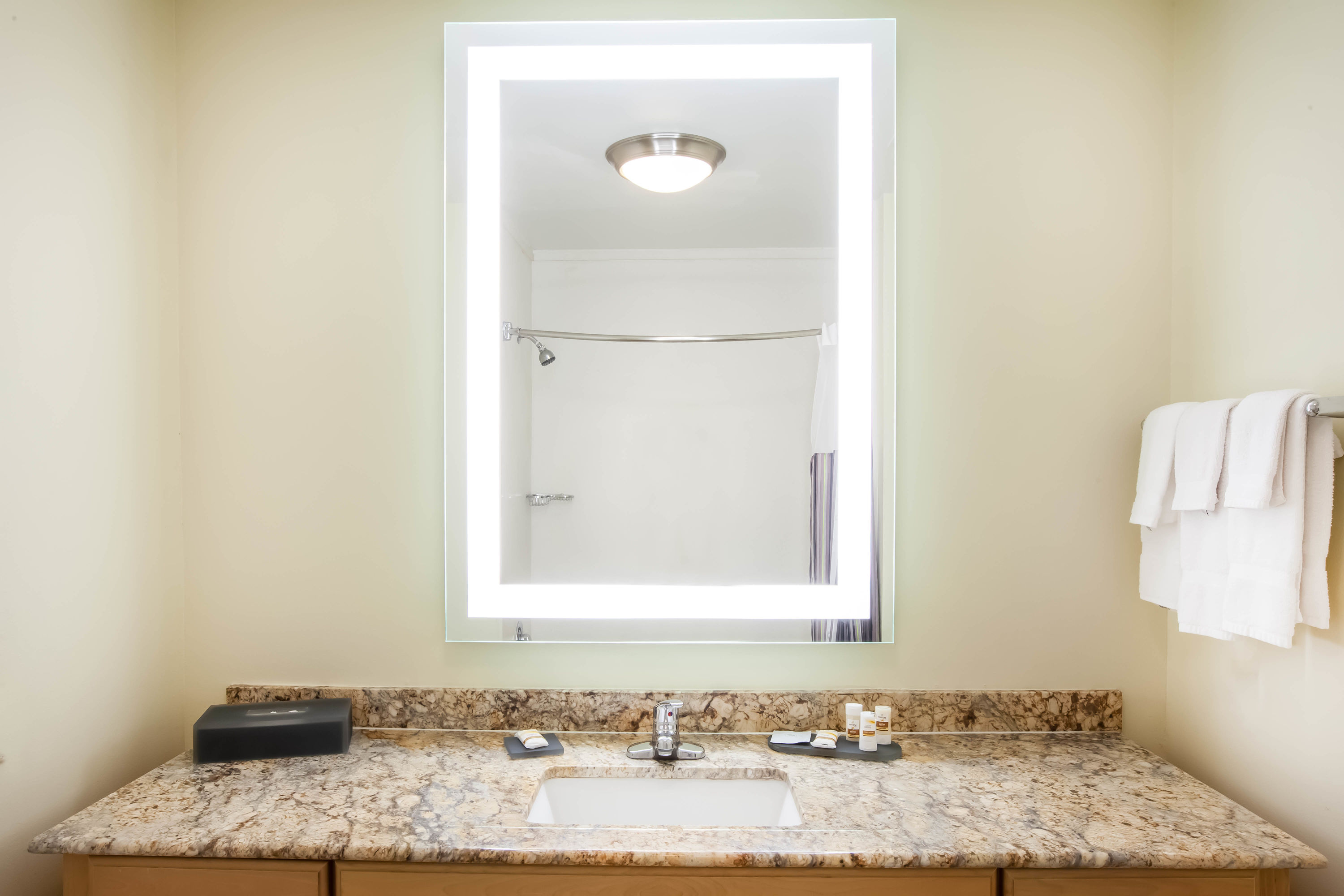 Guest room bath at the La Quinta Inn & Suites by Wyndham Odessa North in Odessa, Texas