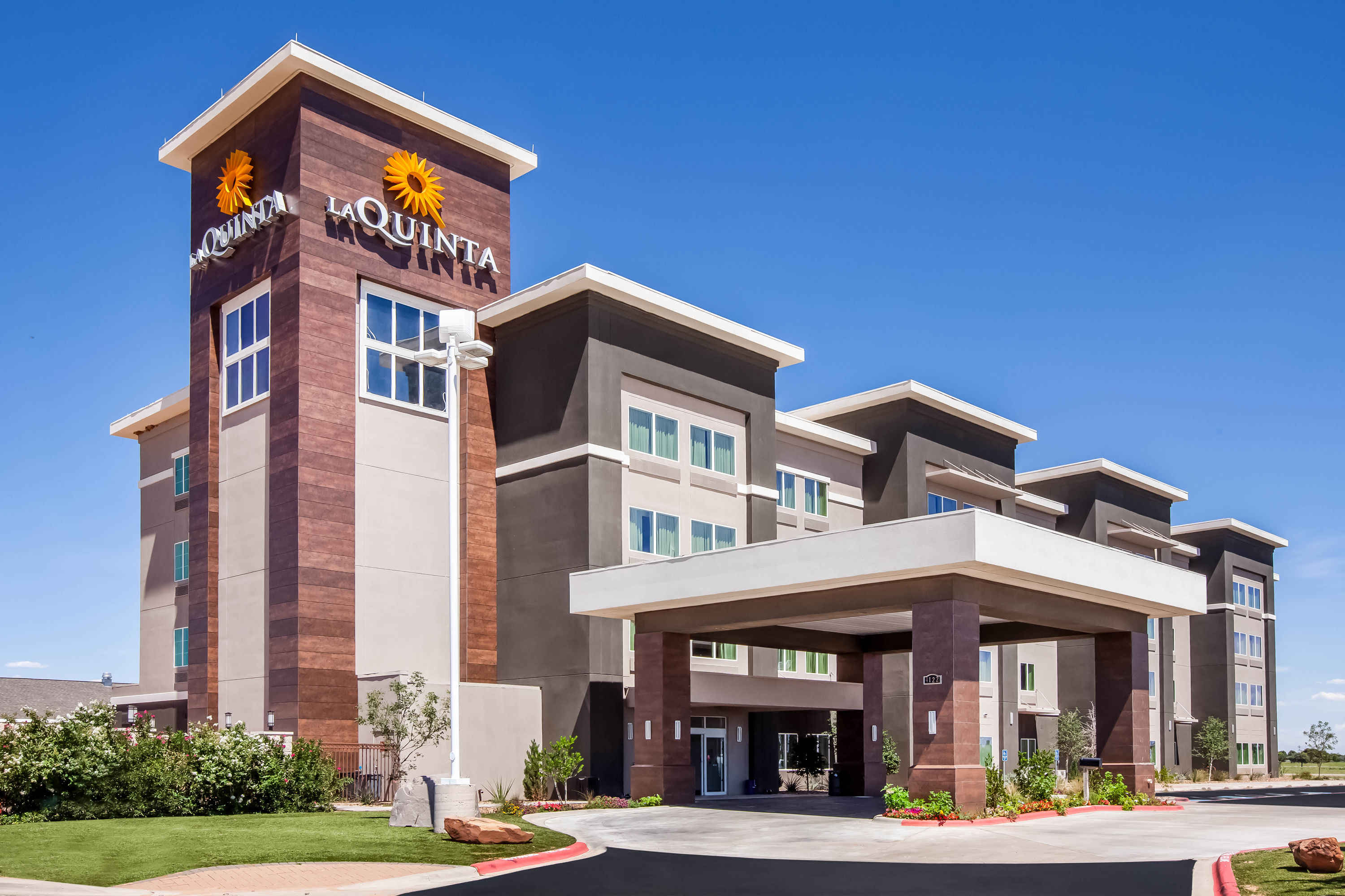 Exterior Day Image of La Quinta Inn & Suites by Wyndham Odessa North hotel in Odessa, Texas