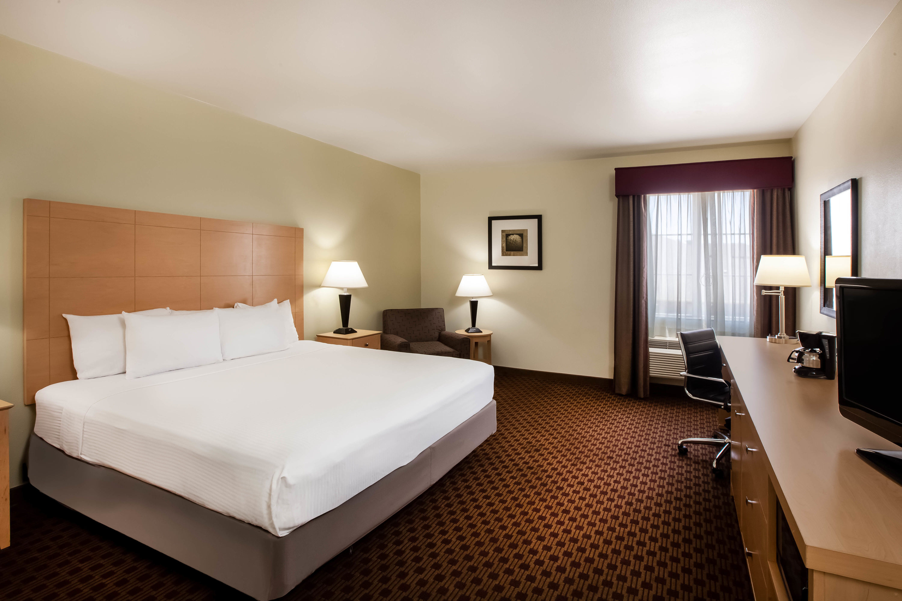 Guest room at the La Quinta Inn & Suites by Wyndham Odessa North in Odessa, Texas