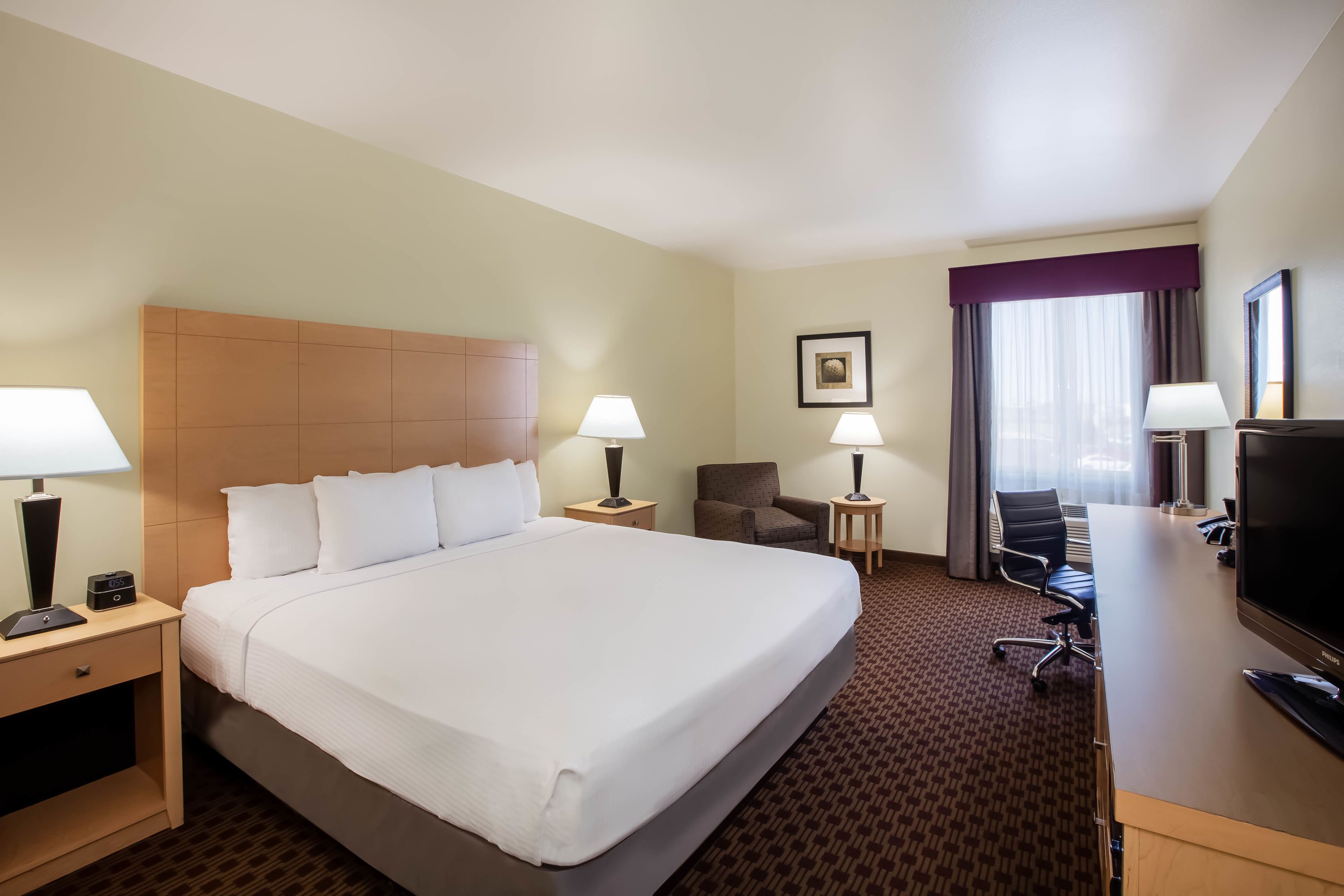 Guest room at the La Quinta Inn & Suites by Wyndham Odessa North in Odessa, Texas