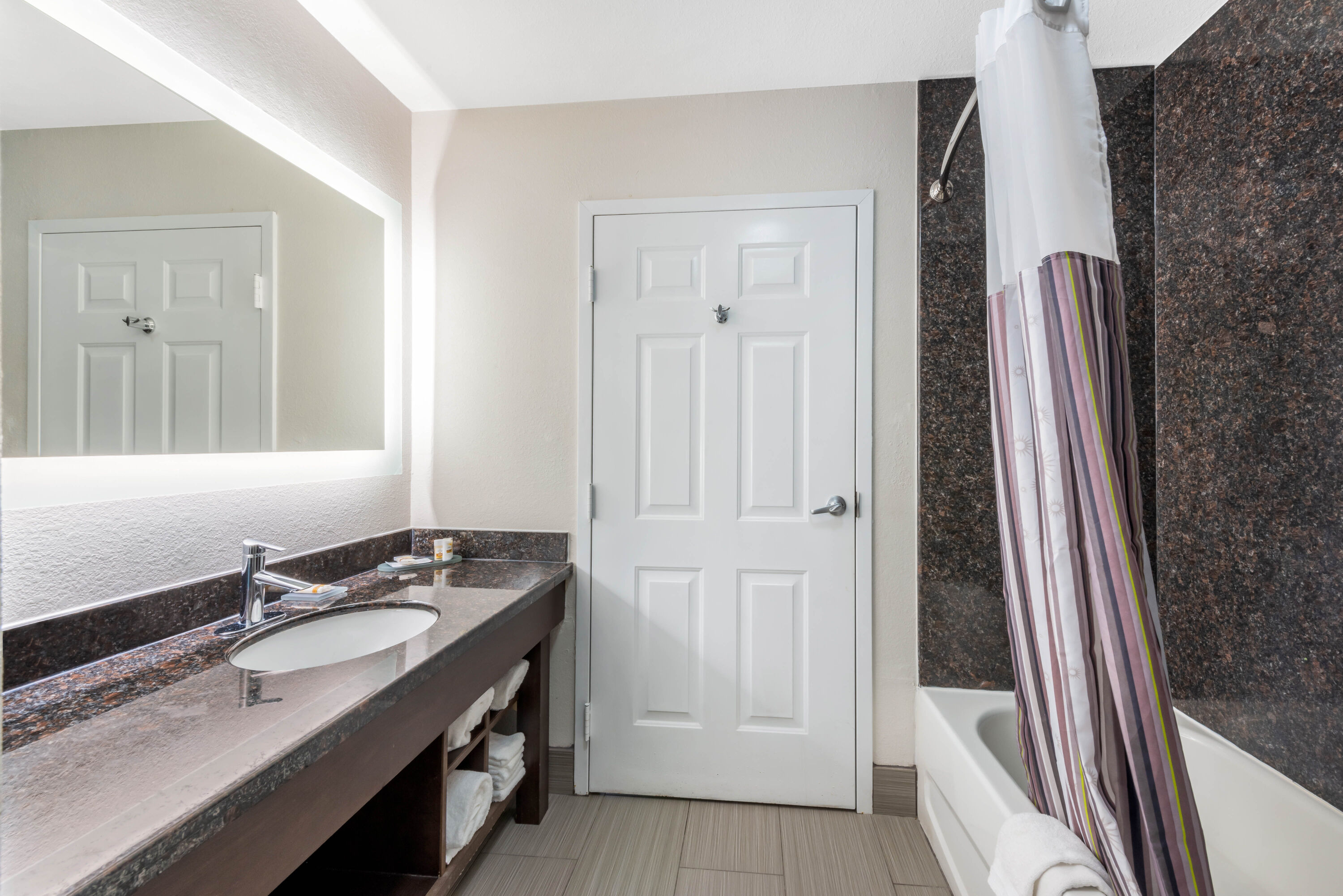 Guest room bath at the La Quinta Inn & Suites by Wyndham Orange in Orange, Texas