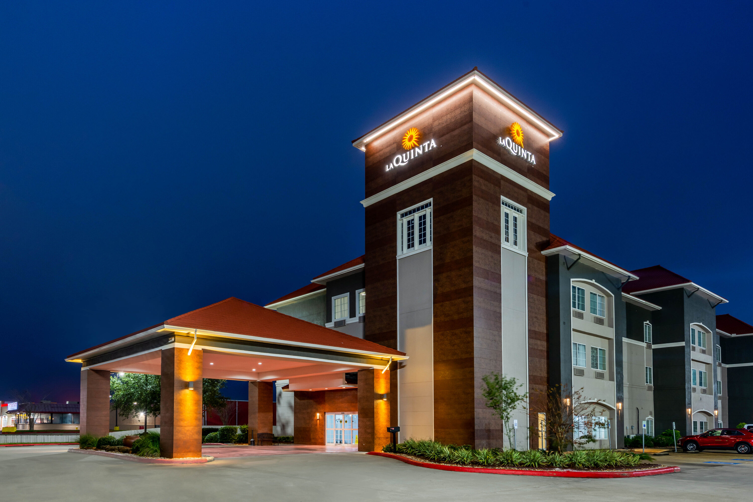 Exterior Dusk Image of La Quinta Inn & Suites by Wyndham Orange hotel in Orange, Texas