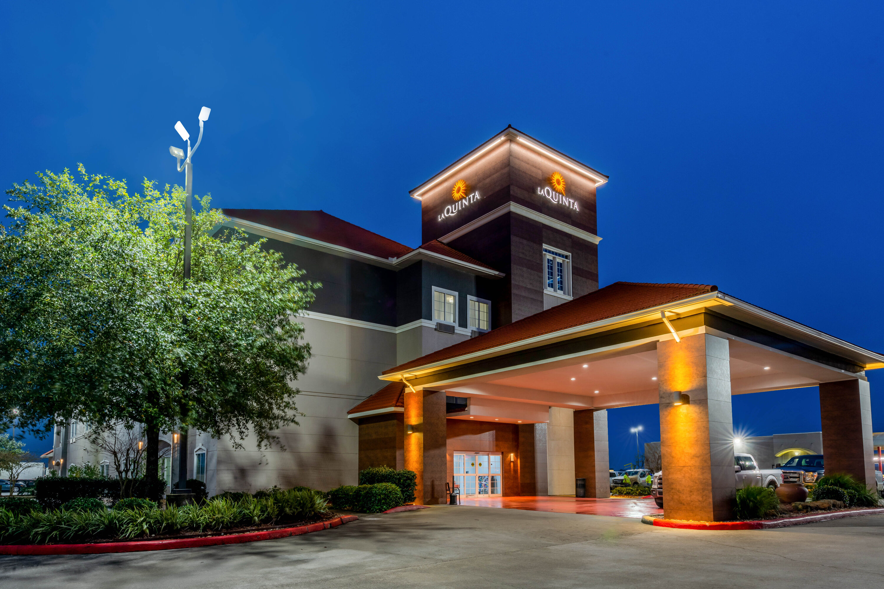Exterior Dusk Image of La Quinta Inn & Suites by Wyndham Orange hotel in Orange, Texas