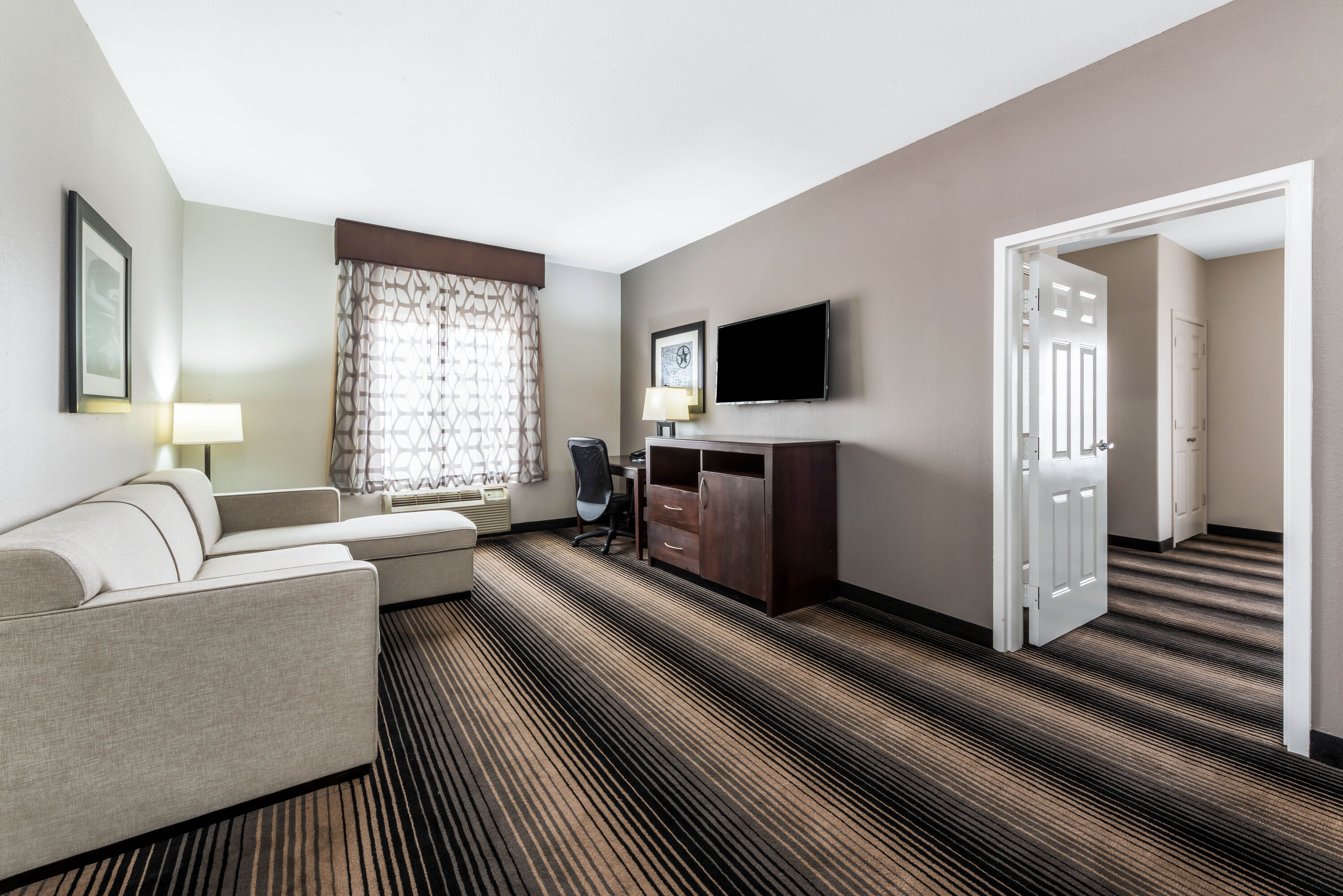 La Quinta Inn & Suites by Wyndham Orange suite in Orange, Texas