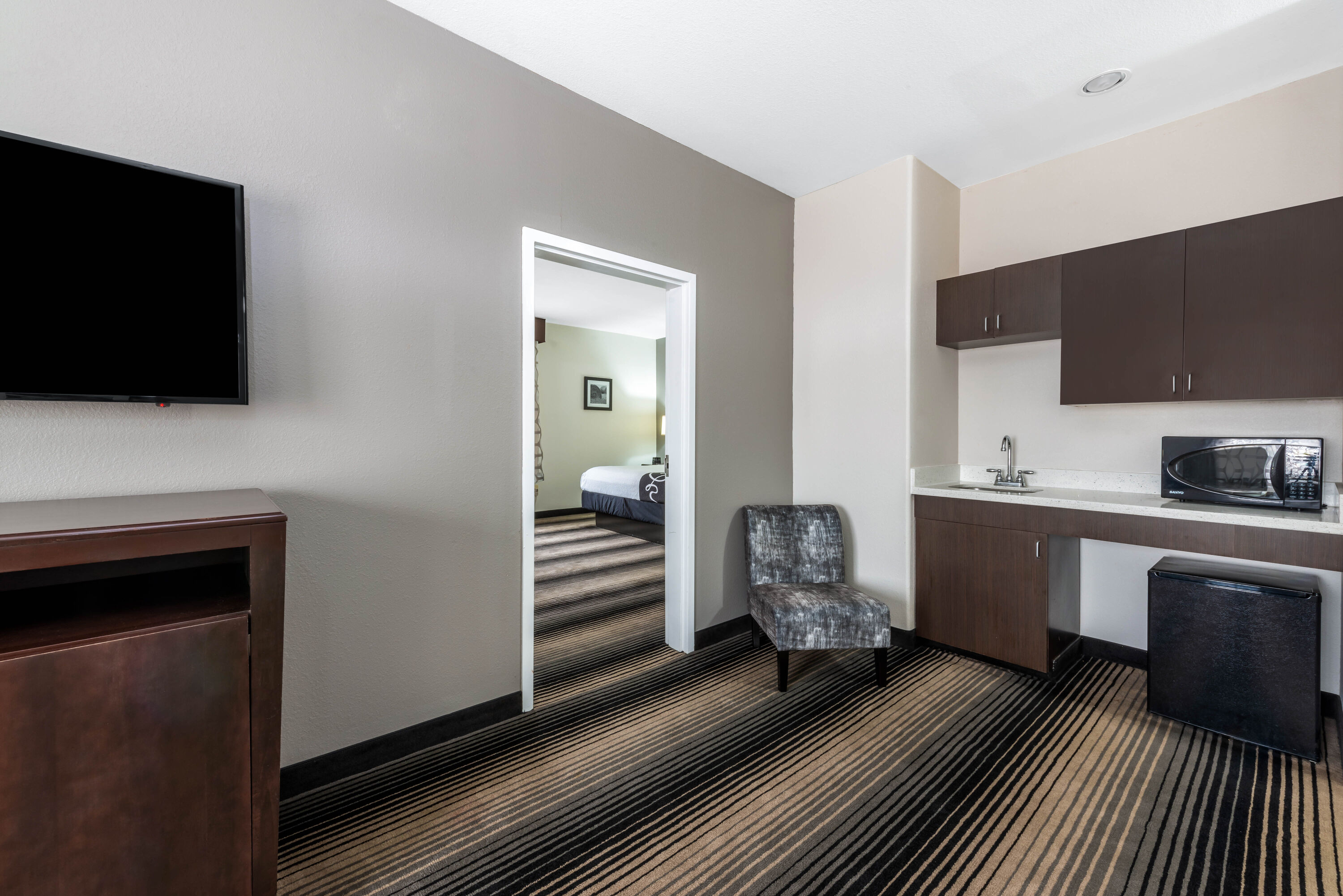La Quinta Inn & Suites by Wyndham Orange suite in Orange, Texas
