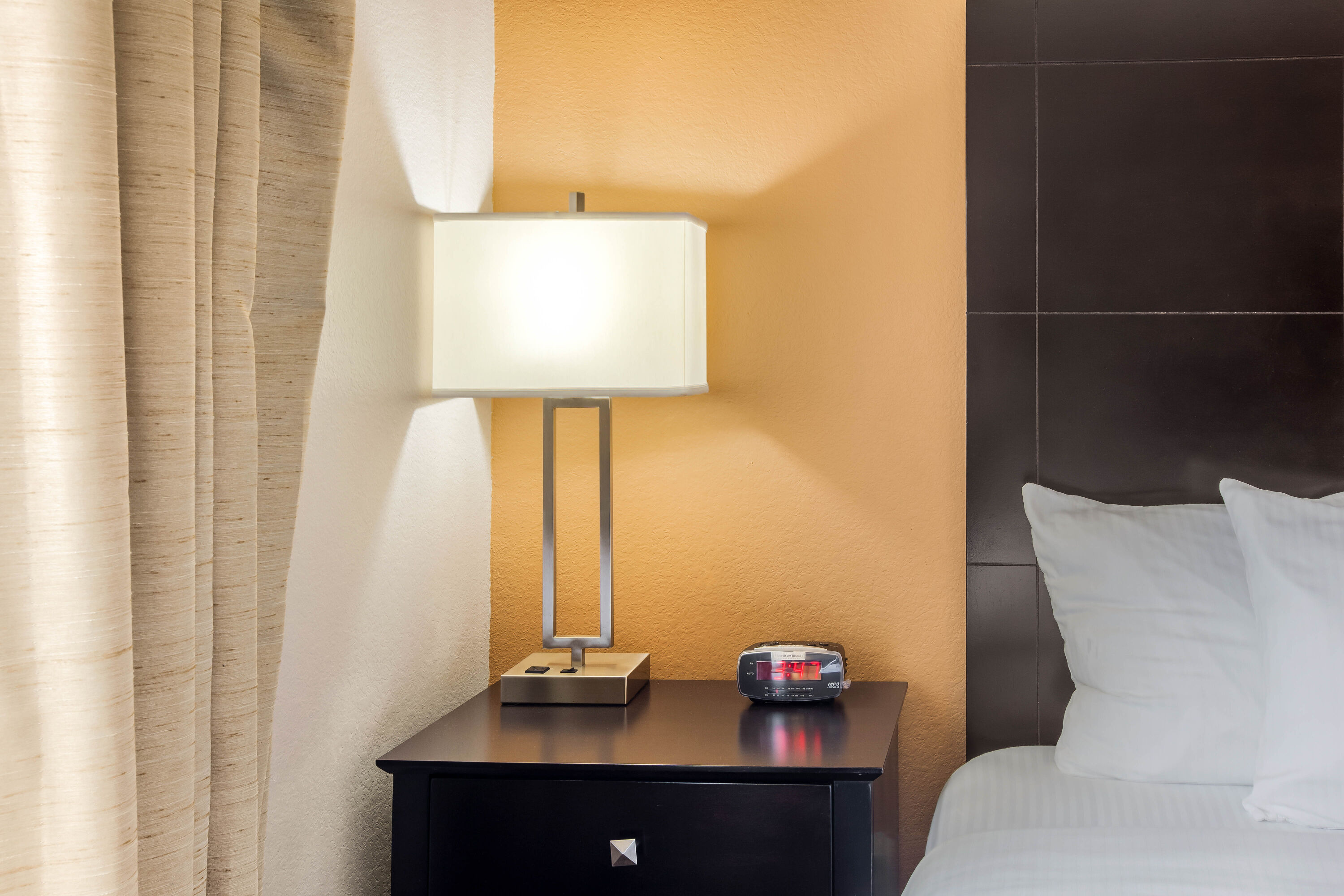 Guest room feature at the La Quinta Inn & Suites by Wyndham Pasadena in Pasadena, Texas