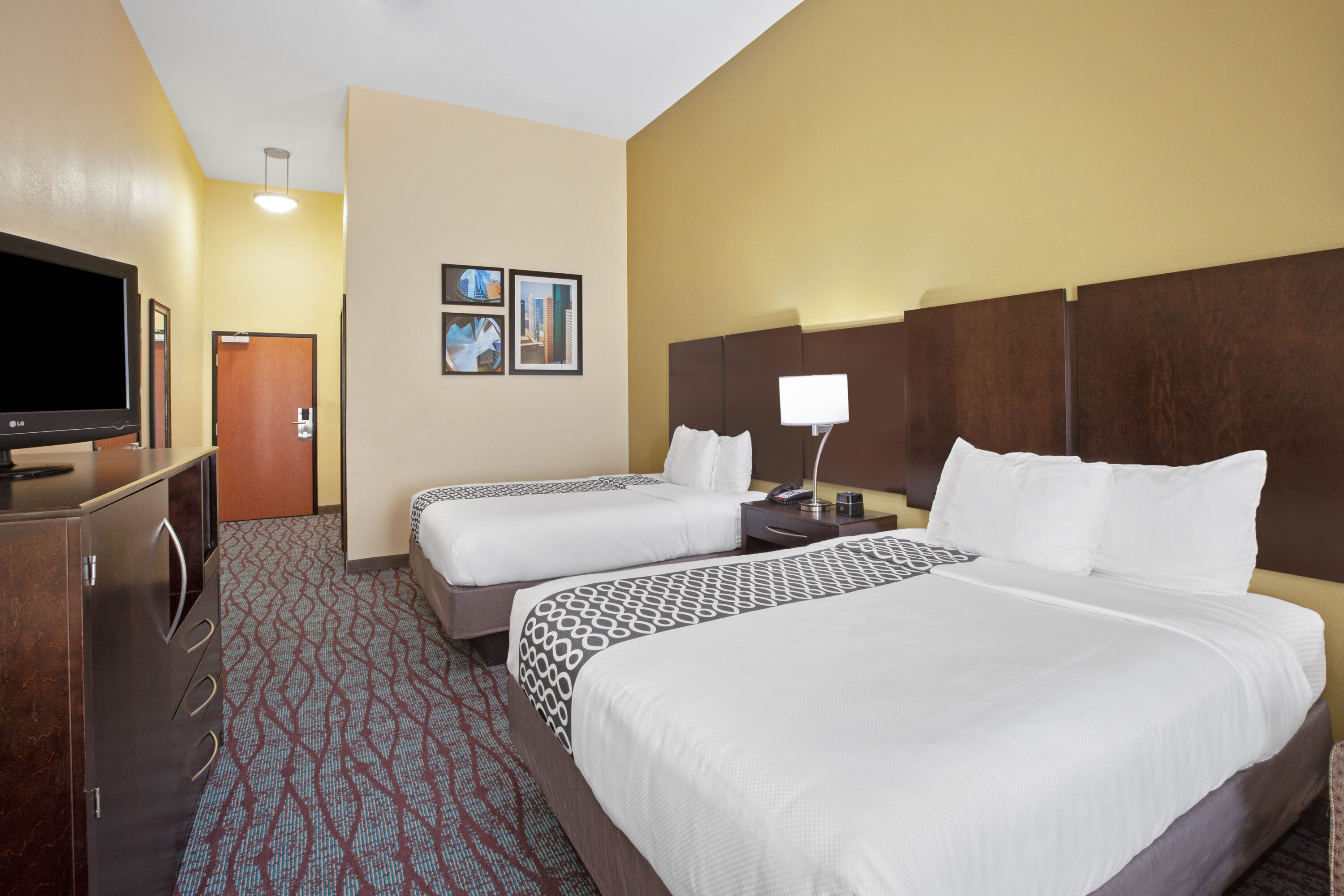 Guest room at the La Quinta Inn & Suites by Wyndham Pasadena North in Pasadena, Texas
