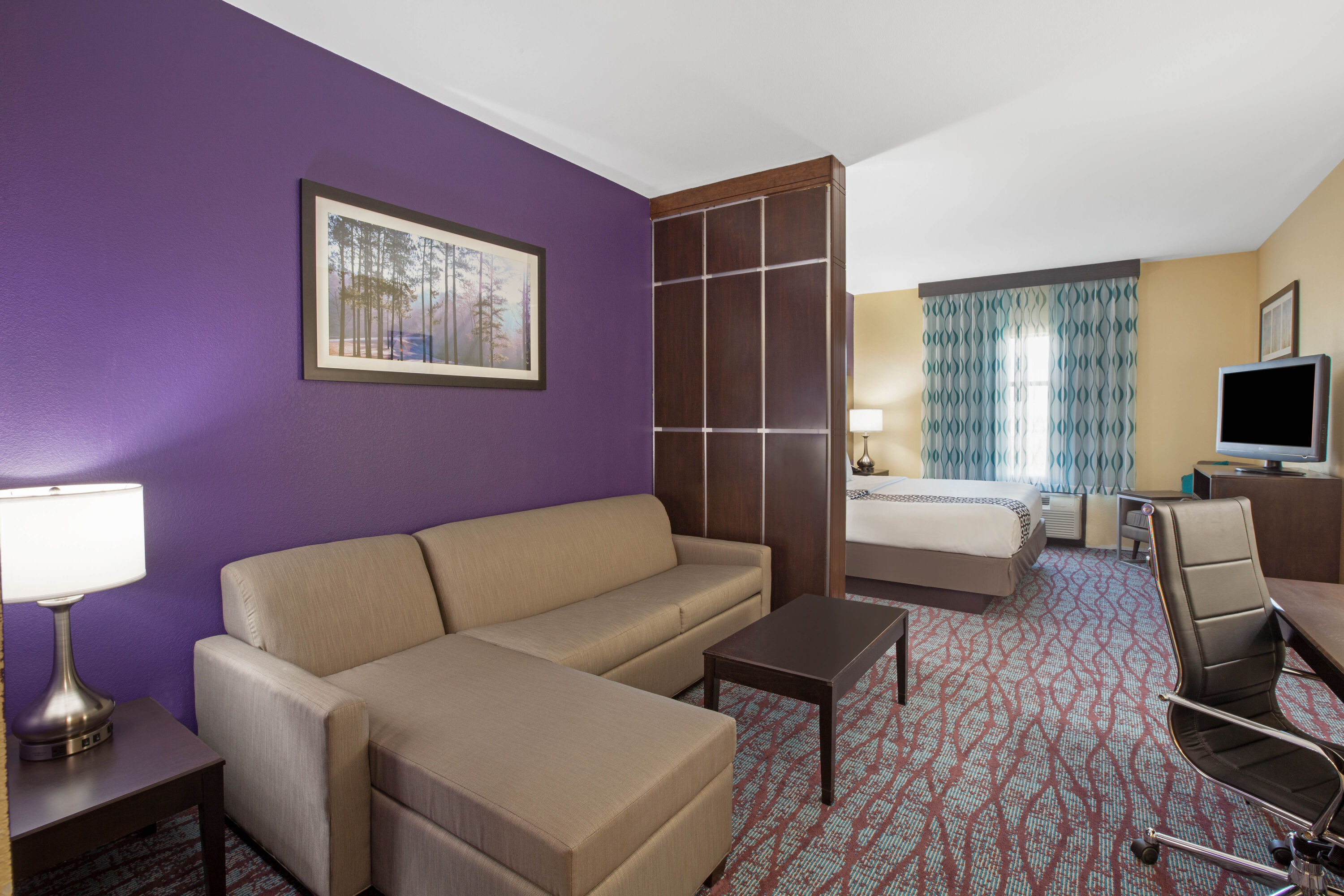 La Quinta Inn & Suites by Wyndham Pasadena North suite in Pasadena, Texas