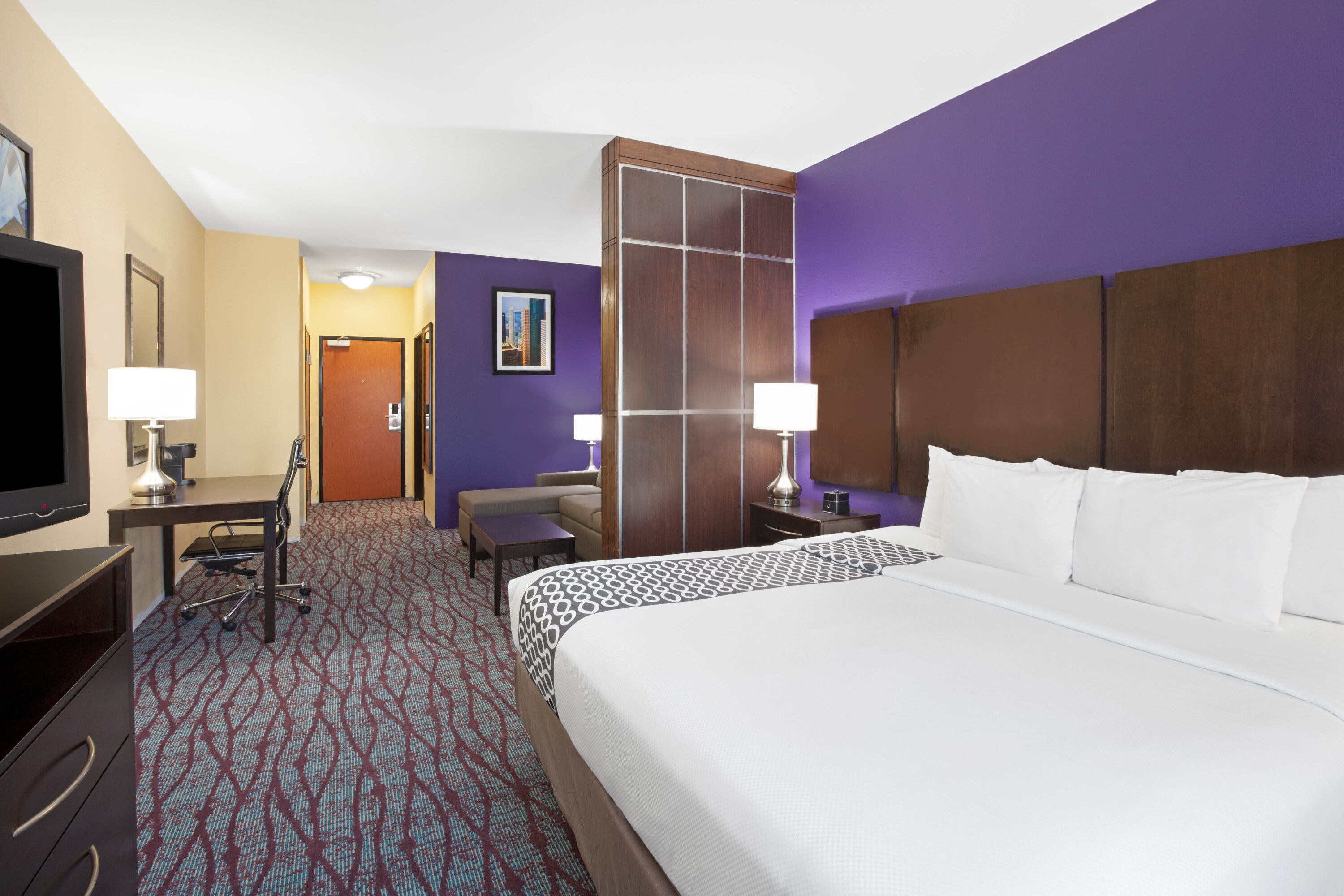 La Quinta Inn & Suites by Wyndham Pasadena North suite in Pasadena, Texas