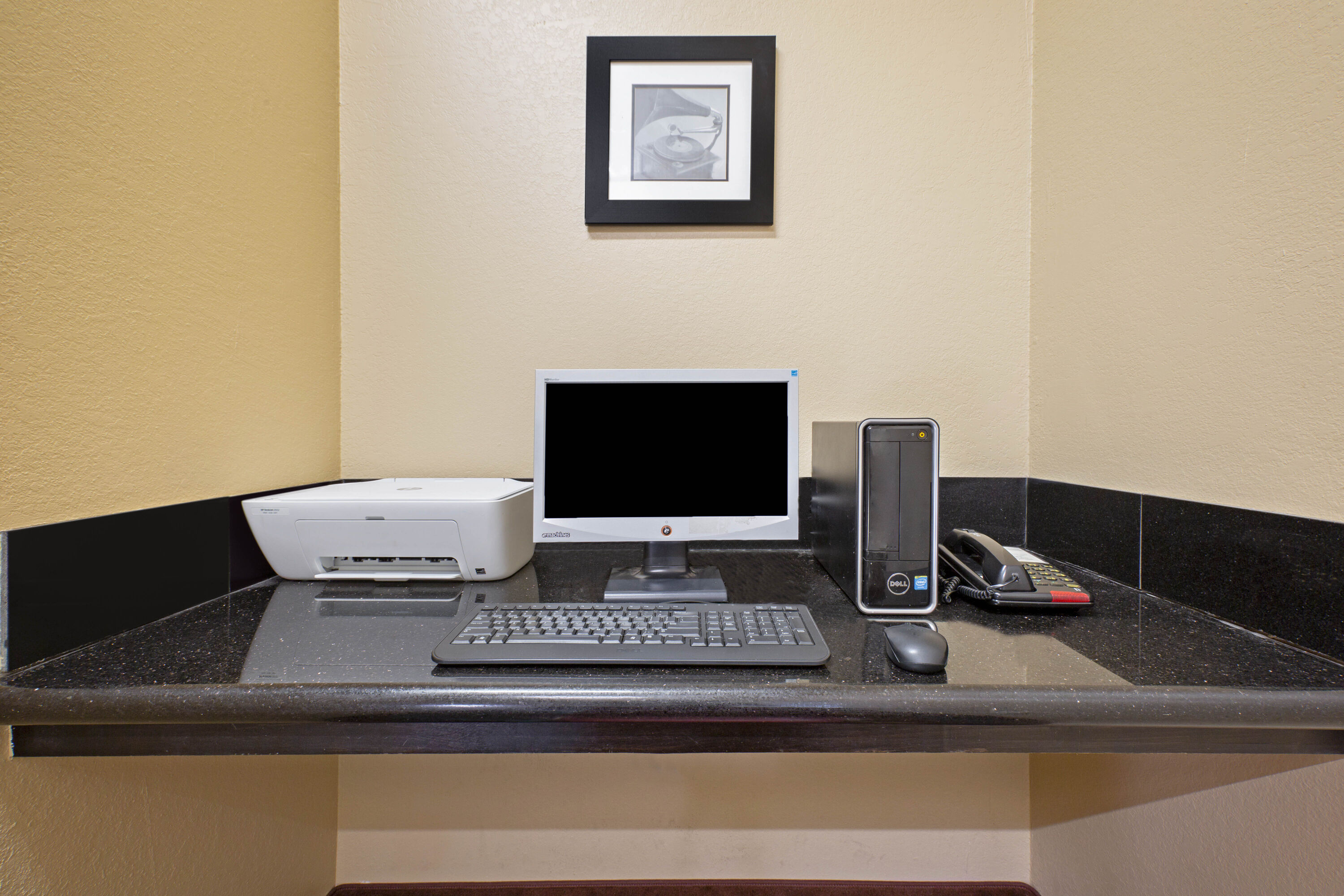 La Quinta Inn & Suites by Wyndham Pearland - Houston South business center in Pearland, Texas