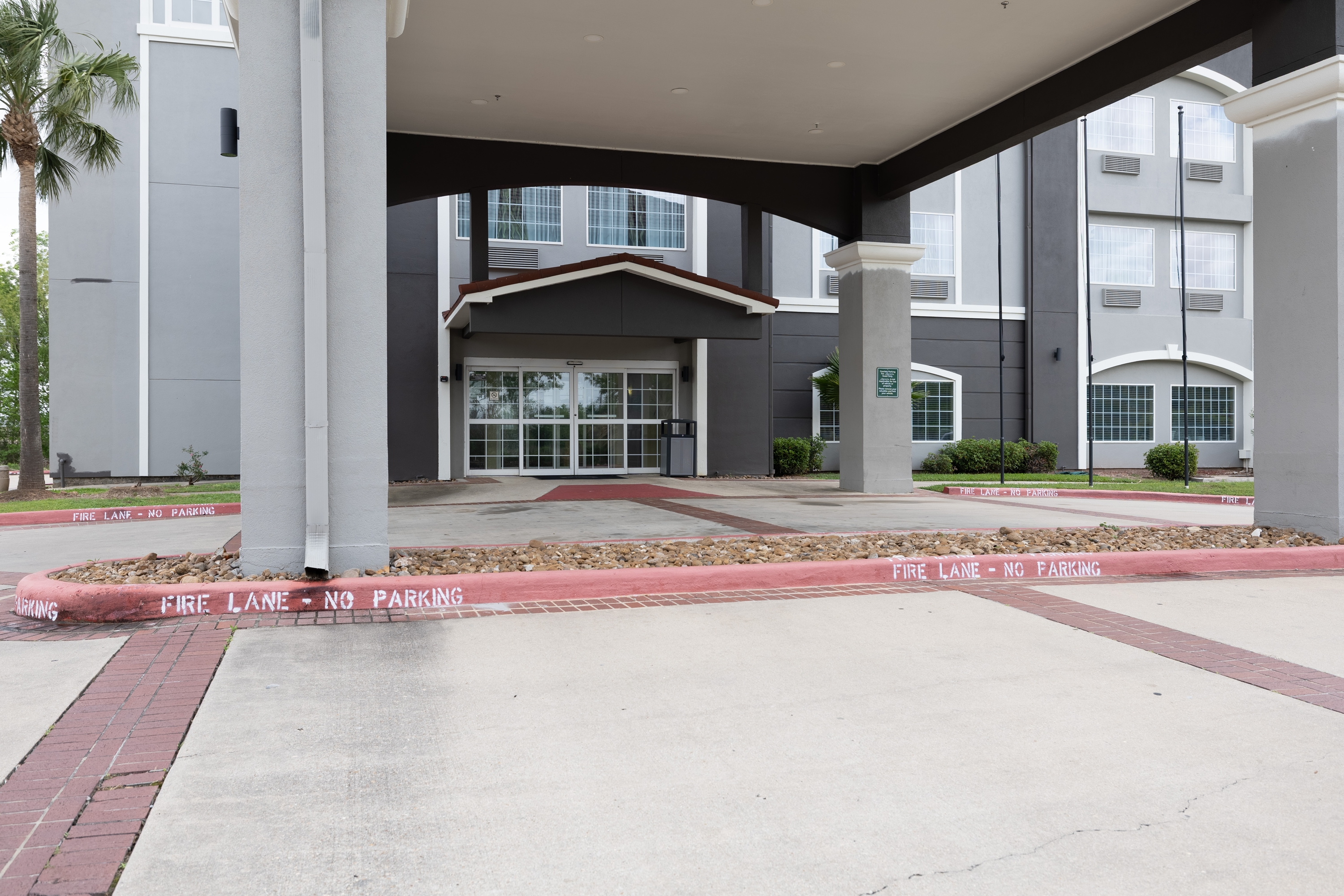 Exterior of La Quinta Inn & Suites by Wyndham Pearland - Houston South hotel in Pearland, Texas