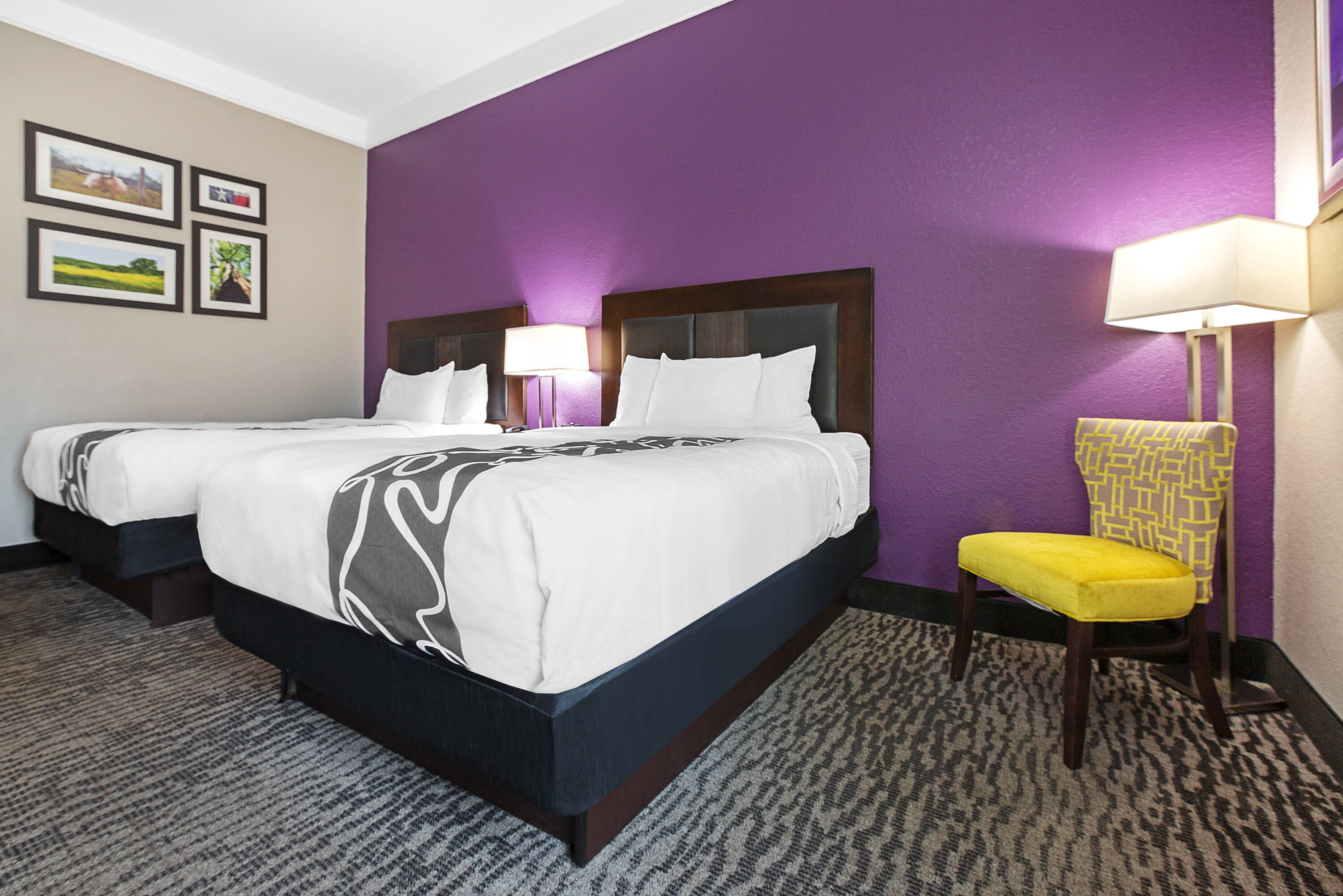 Guest room at the La Quinta Inn & Suites by Wyndham Pearland - Houston South in Pearland, Texas