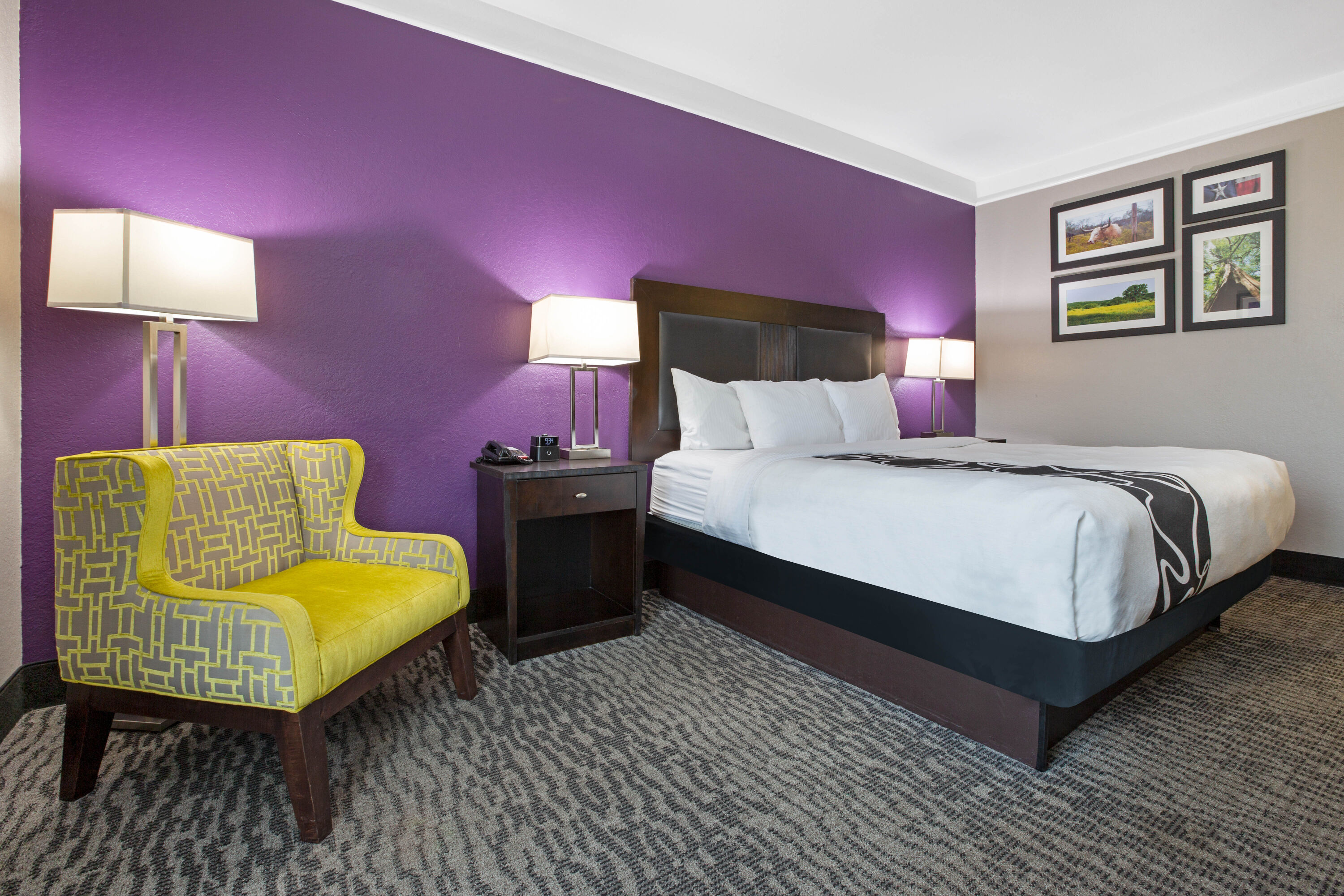 Guest room at the La Quinta Inn & Suites by Wyndham Pearland - Houston South in Pearland, Texas