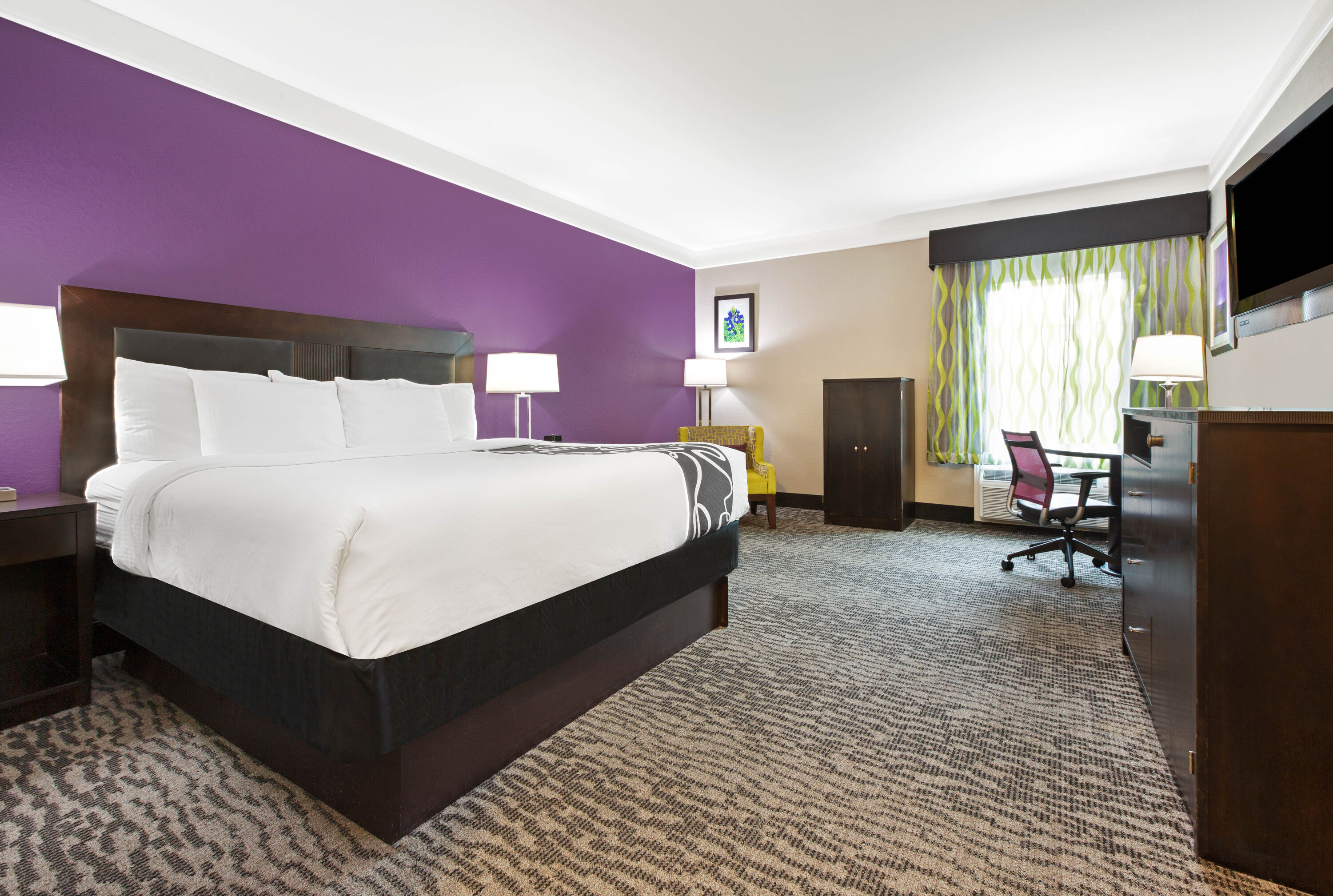 Guest room at the La Quinta Inn & Suites by Wyndham Pearland - Houston South in Pearland, Texas