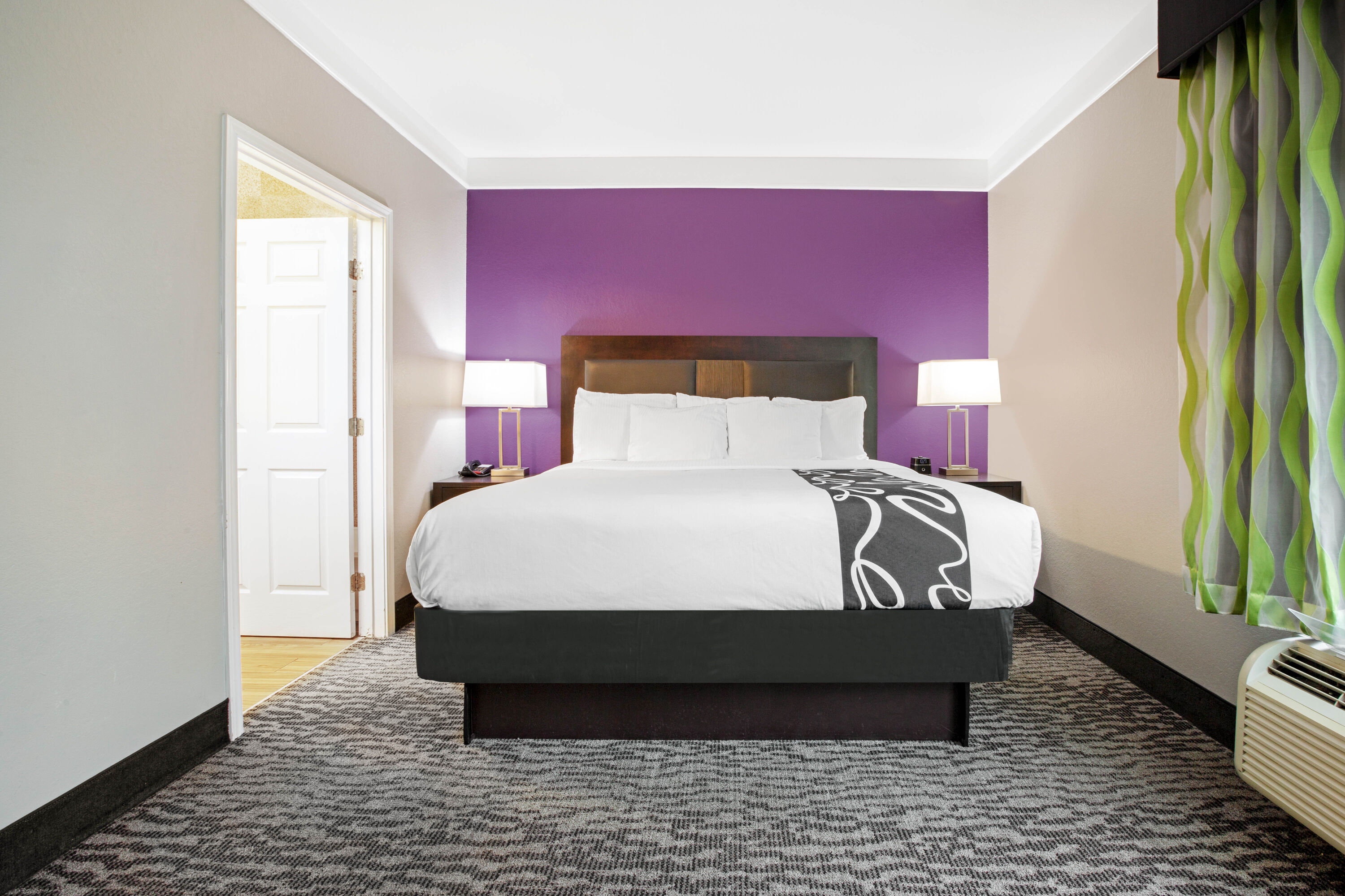 La Quinta Inn & Suites by Wyndham Pearland - Houston South suite in Pearland, Texas