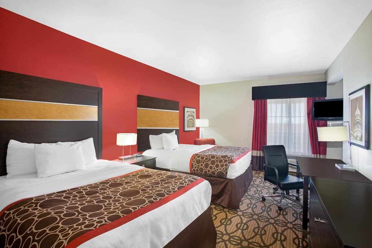 La Quinta Inn & Suites by Wyndham Pearsall | Pearsall, TX Hotels