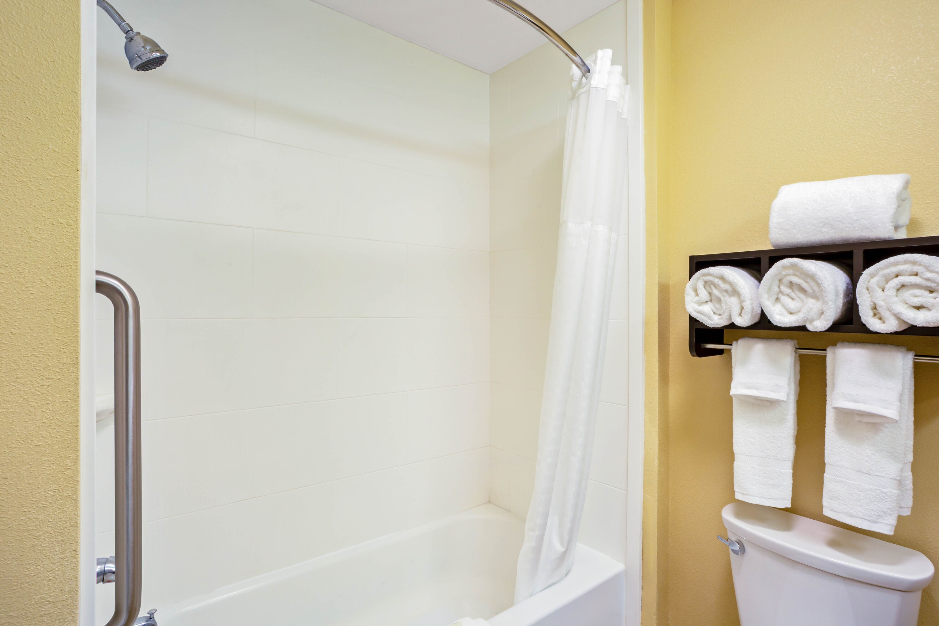 Guest room bath at the La Quinta Inn & Suites by Wyndham Pecos in Pecos, Texas