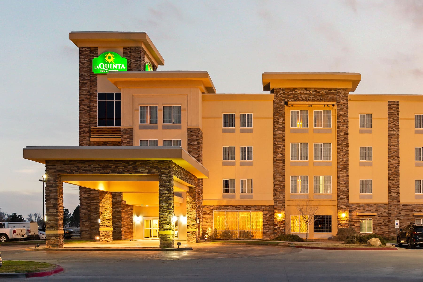 Exterior Dusk Image of La Quinta Inn & Suites by Wyndham Pecos hotel in Pecos, Texas