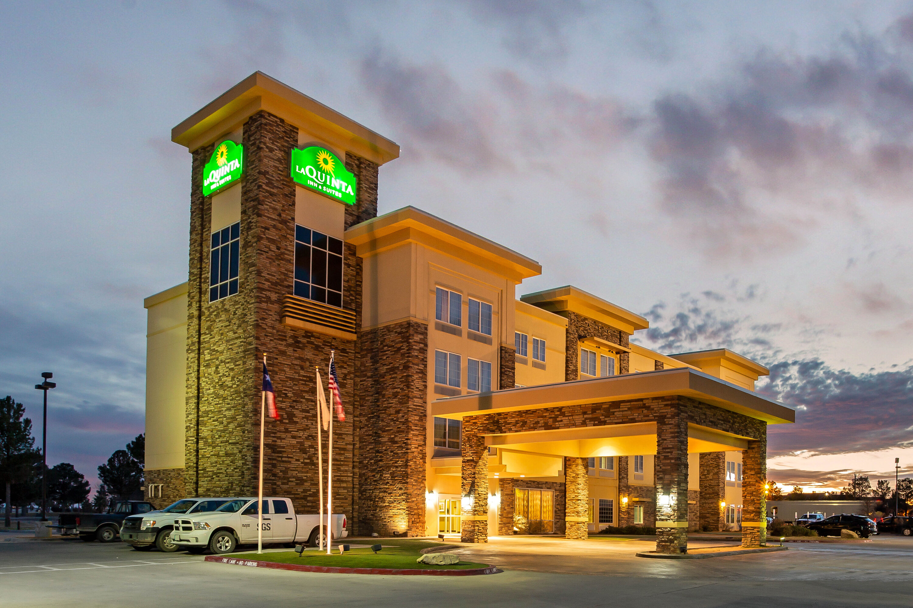 Exterior Dusk Image of La Quinta Inn & Suites by Wyndham Pecos hotel in Pecos, Texas