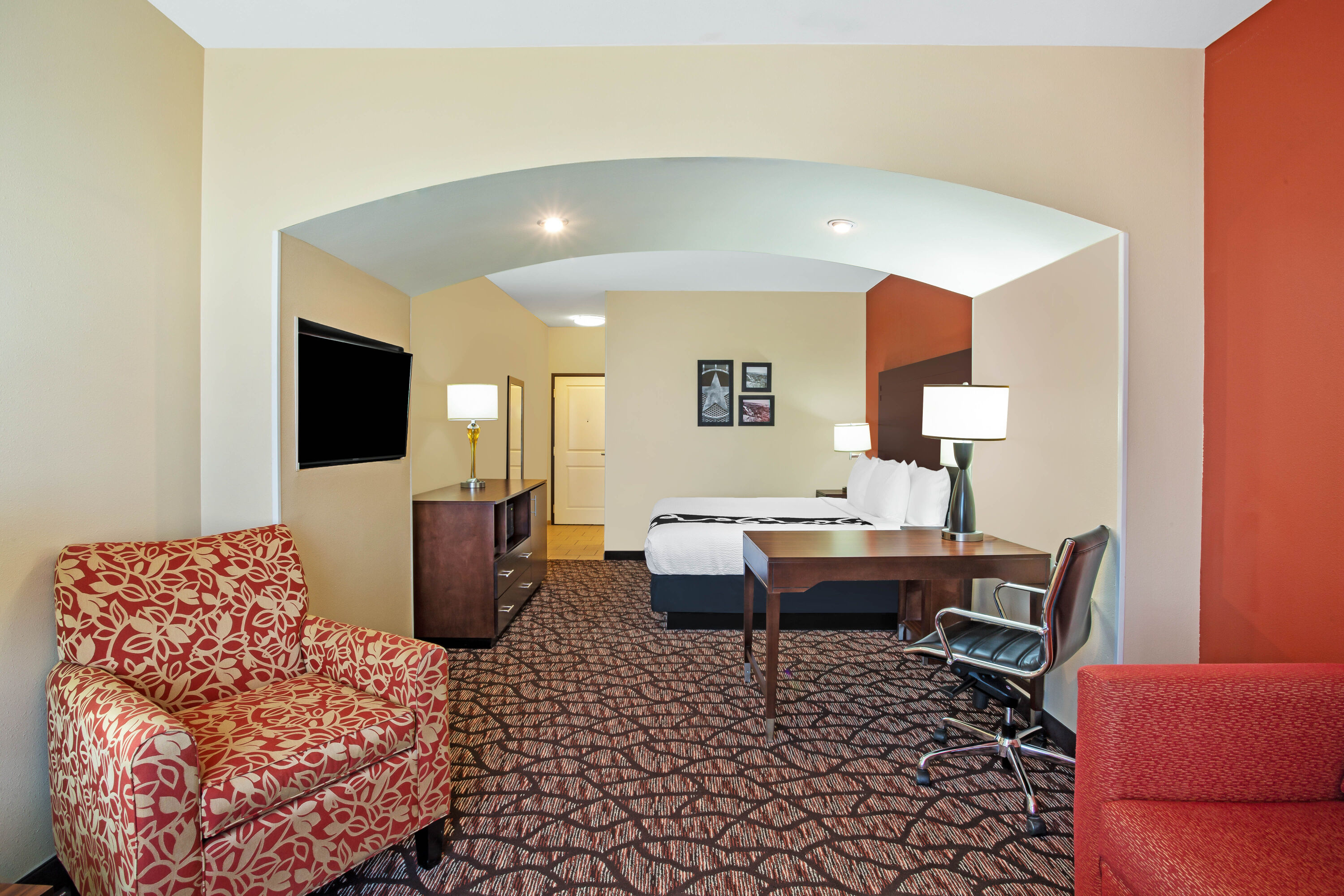 La Quinta Inn & Suites by Wyndham Pecos suite in Pecos, Texas
