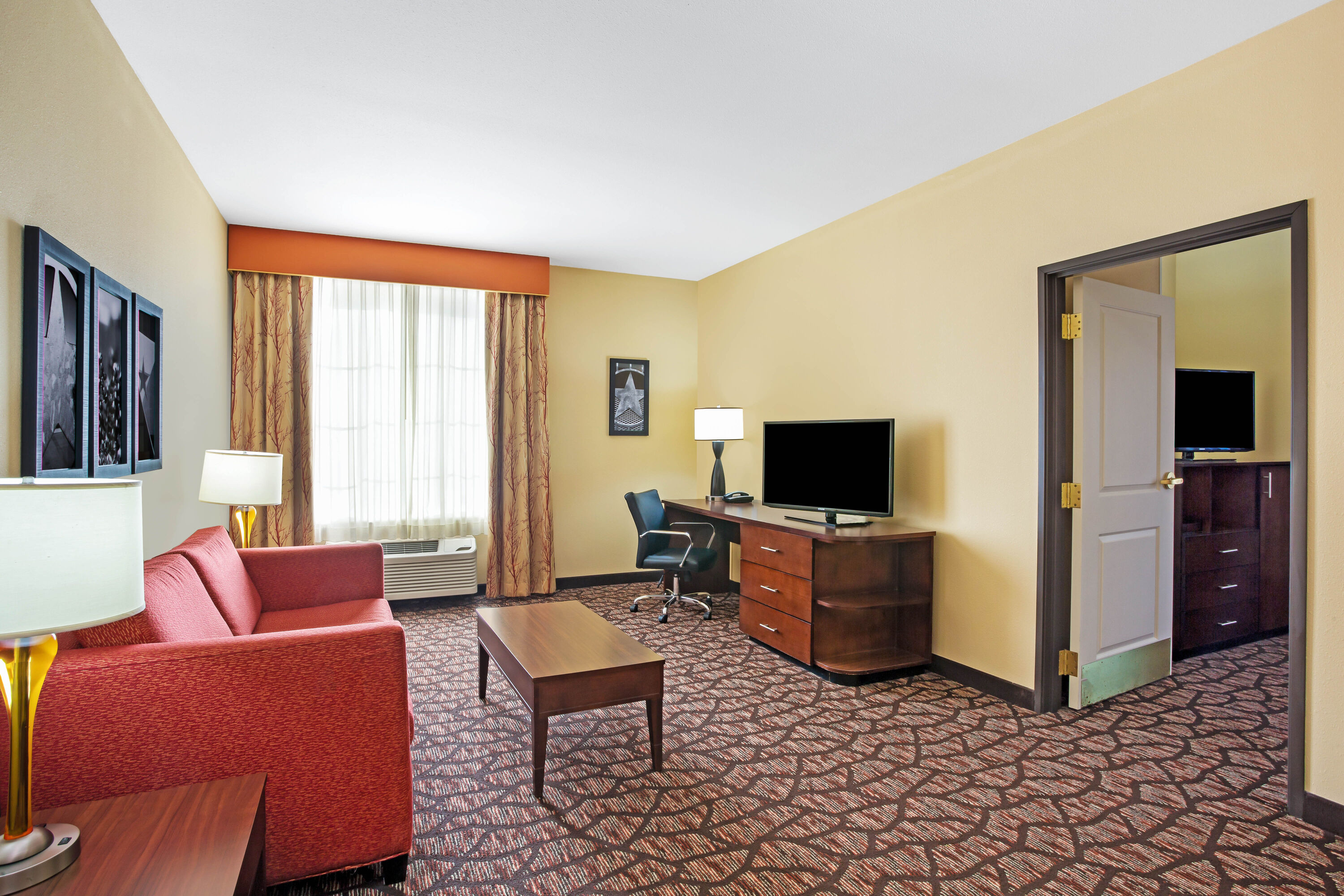 La Quinta Inn & Suites by Wyndham Pecos suite in Pecos, Texas