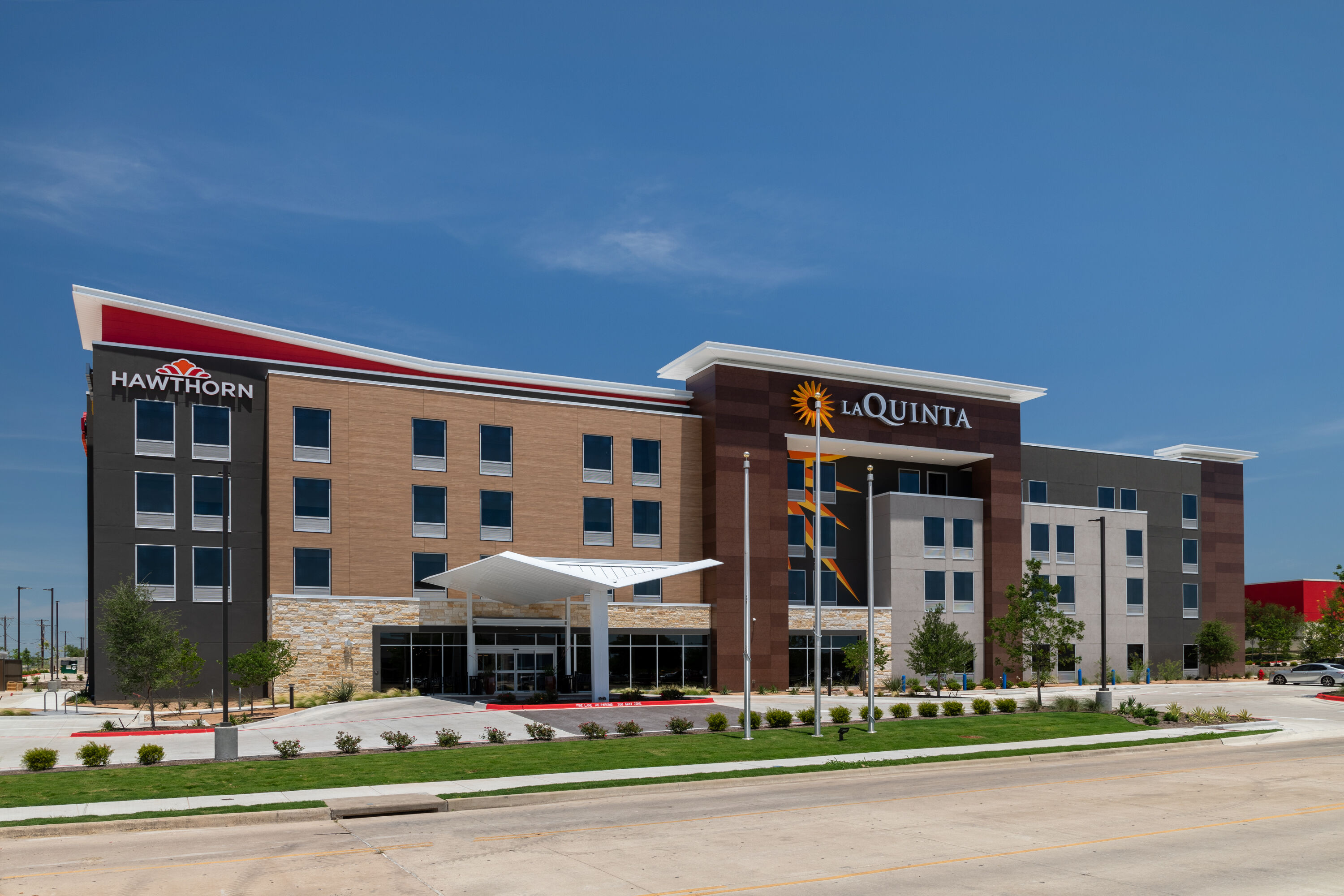 Exterior Day Image of La Quinta Inn & Suites by Wyndham Pflugerville hotel in Pflugerville, Texas